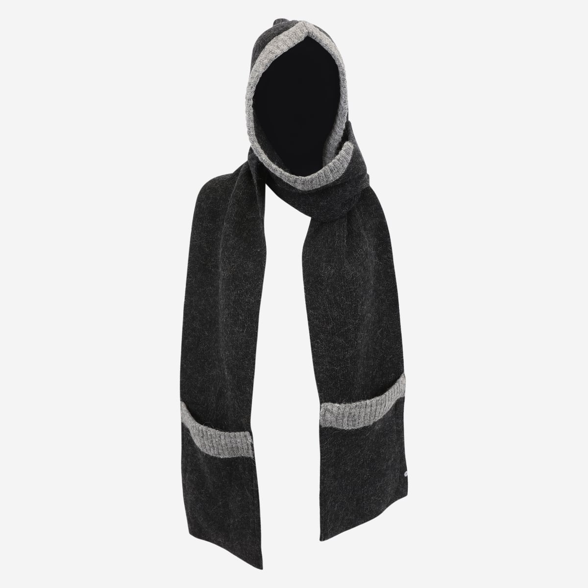 vikura-wool-scarf-pockets-03.jpeg