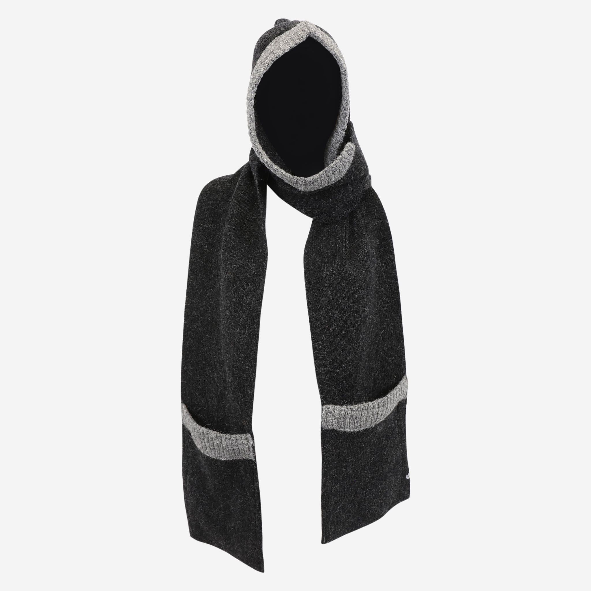 vikura-wool-scarf-pockets-03.jpeg