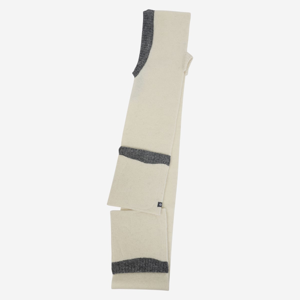 vikura-wool-scarf-pockets-13.jpeg
