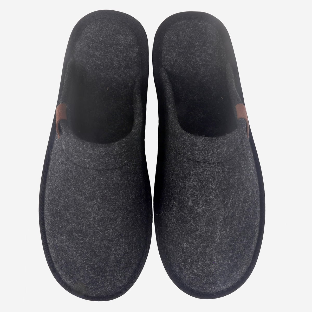 lambafell-wool-indoor-slippers-inniskor-black_40.jpeg