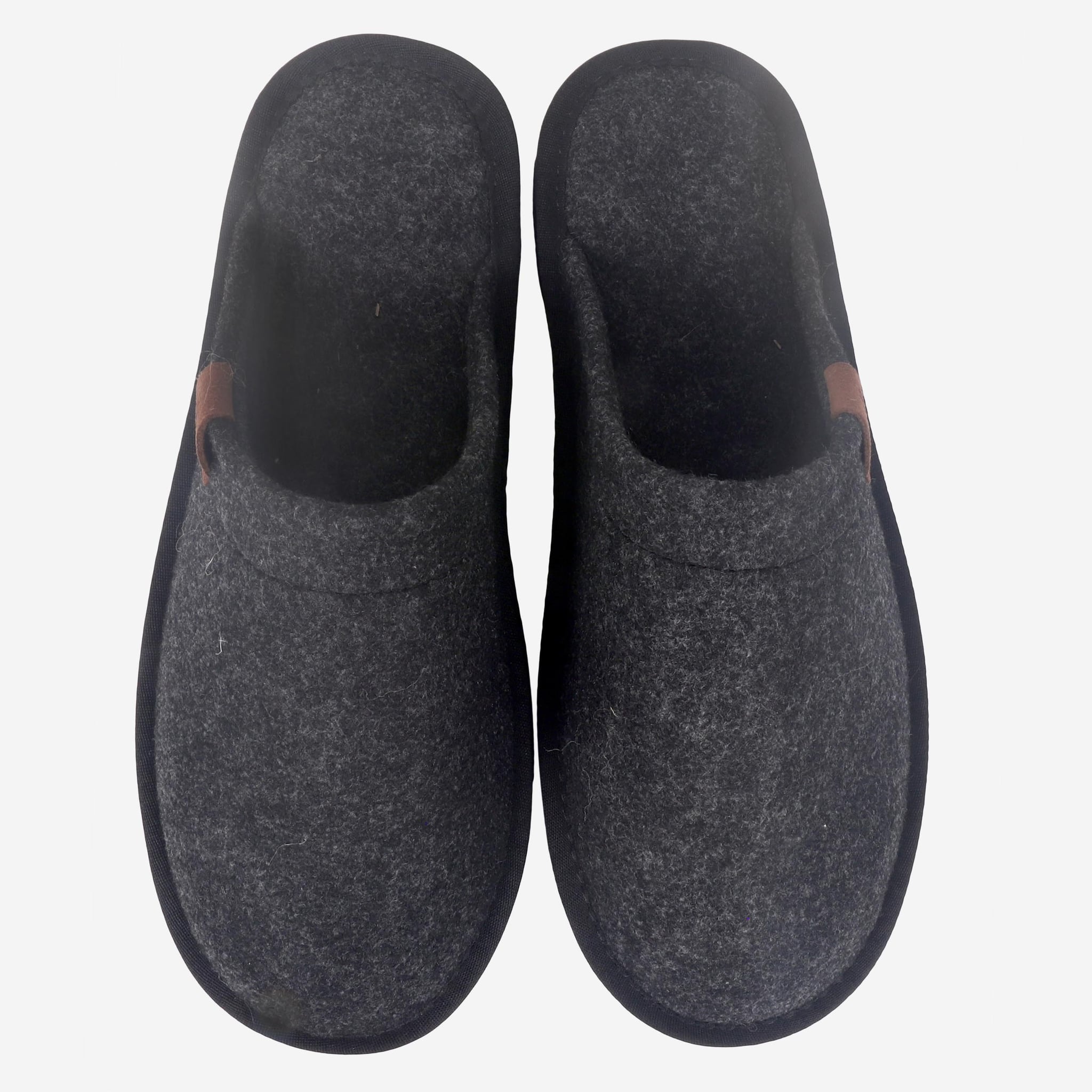 lambafell-wool-indoor-slippers-inniskor-black_40.jpeg
