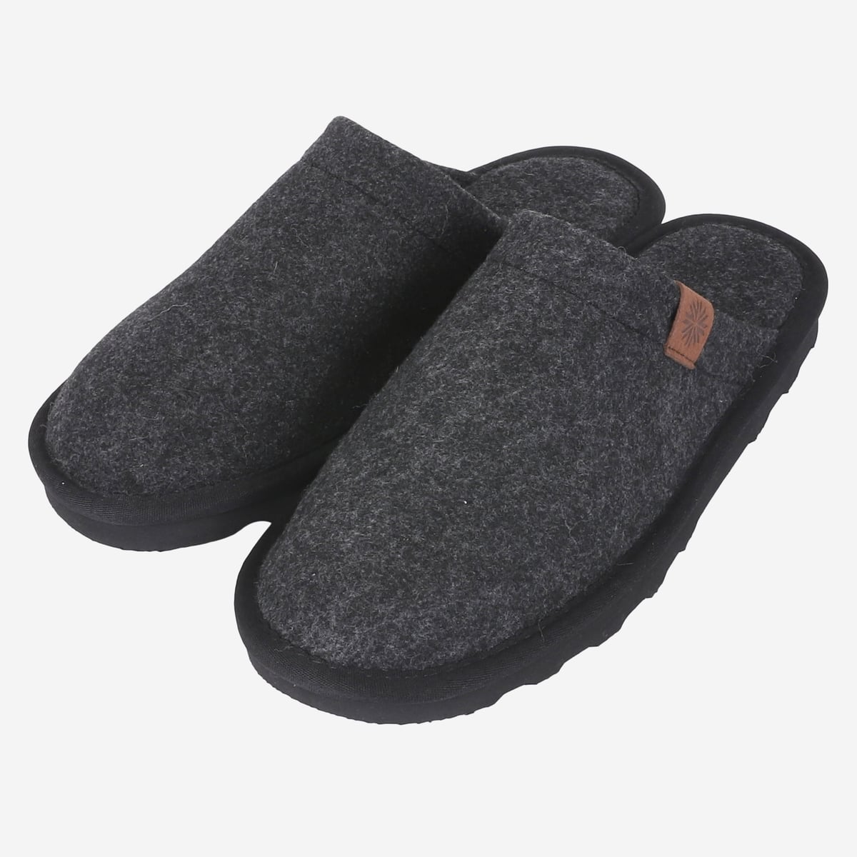 lambafell-wool-indoor-slippers-inniskor-black_75.jpeg