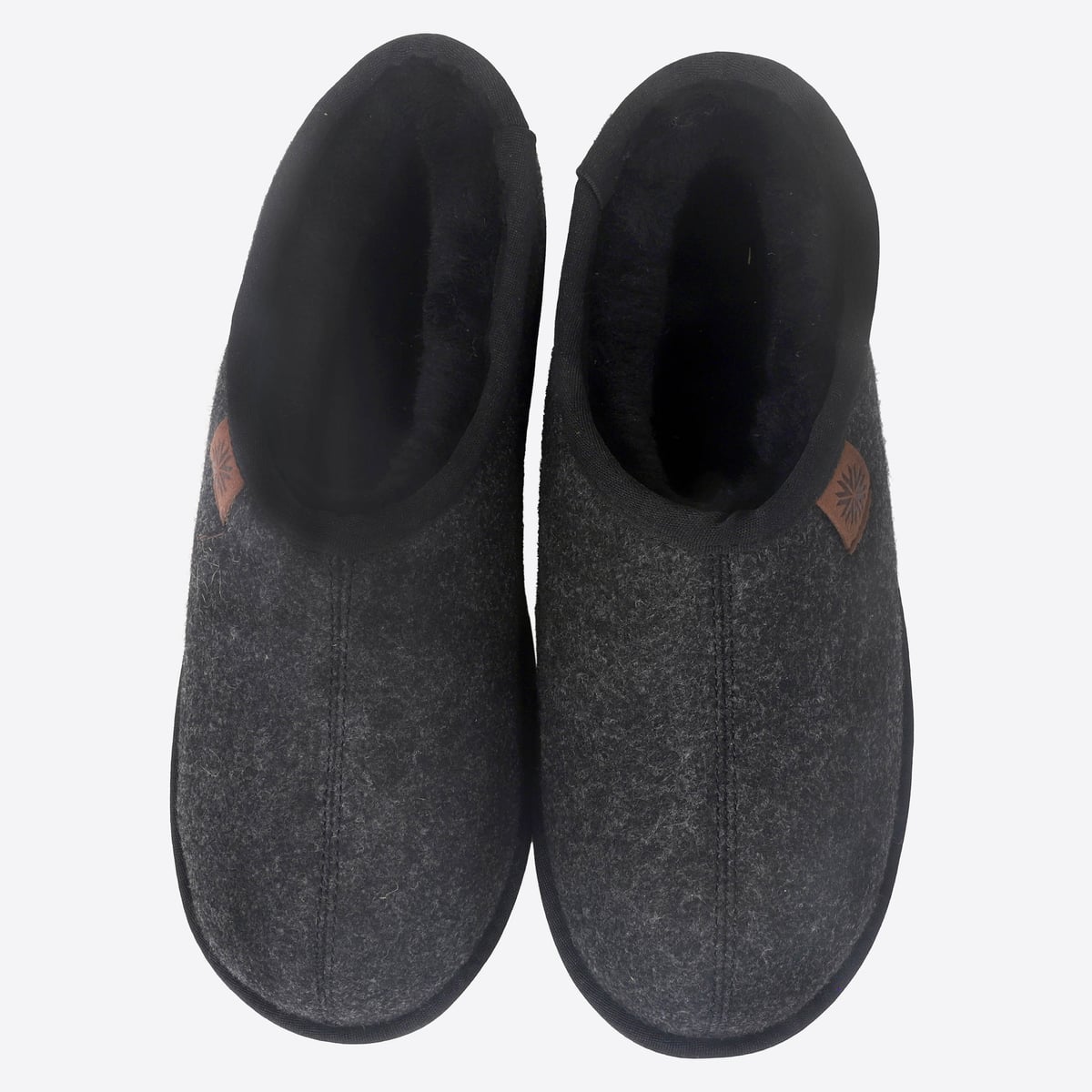 lambafell-indoor-slippers-wool-inniskor-black_43.jpeg