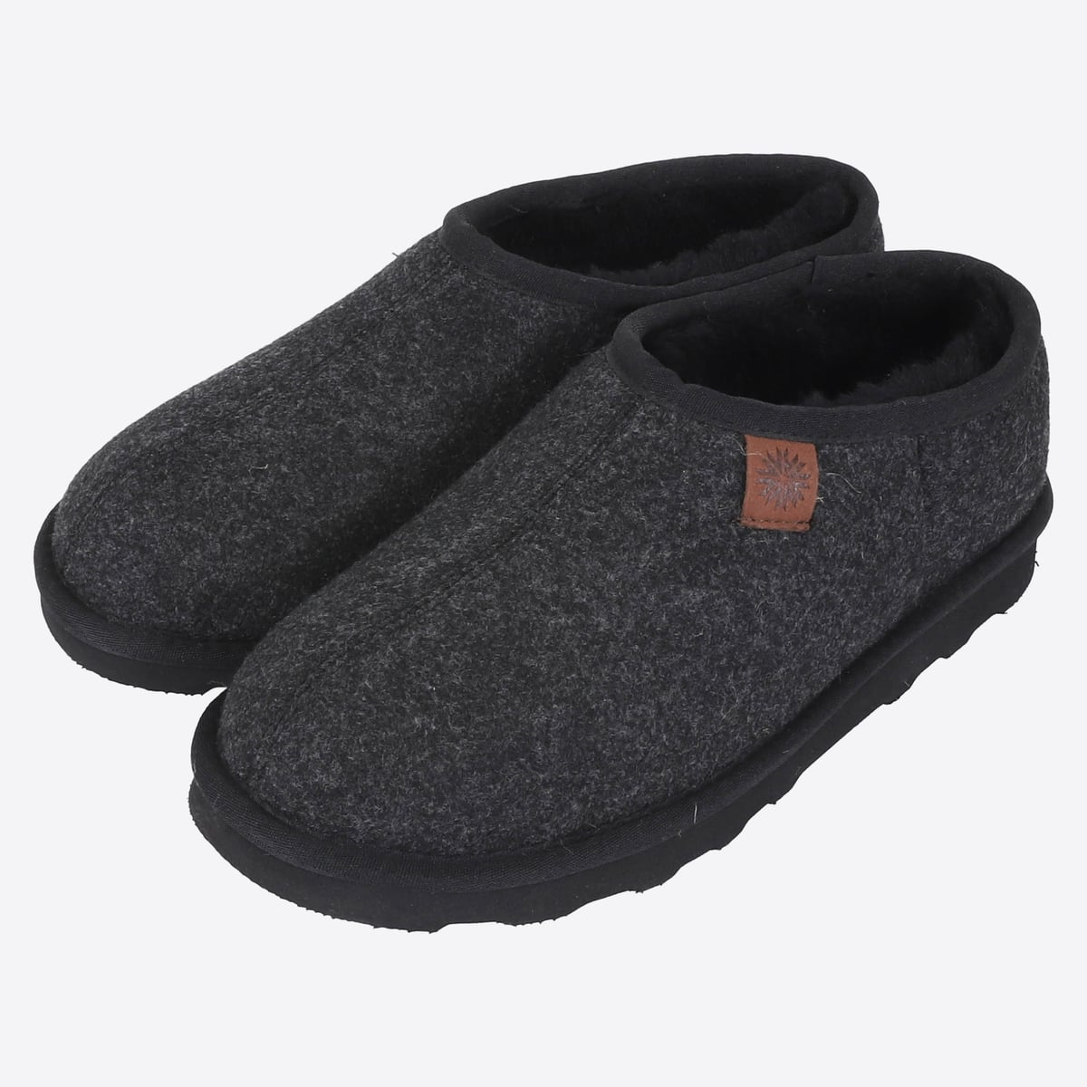 lambafell-indoor-slippers-wool-inniskor-black_70.jpeg