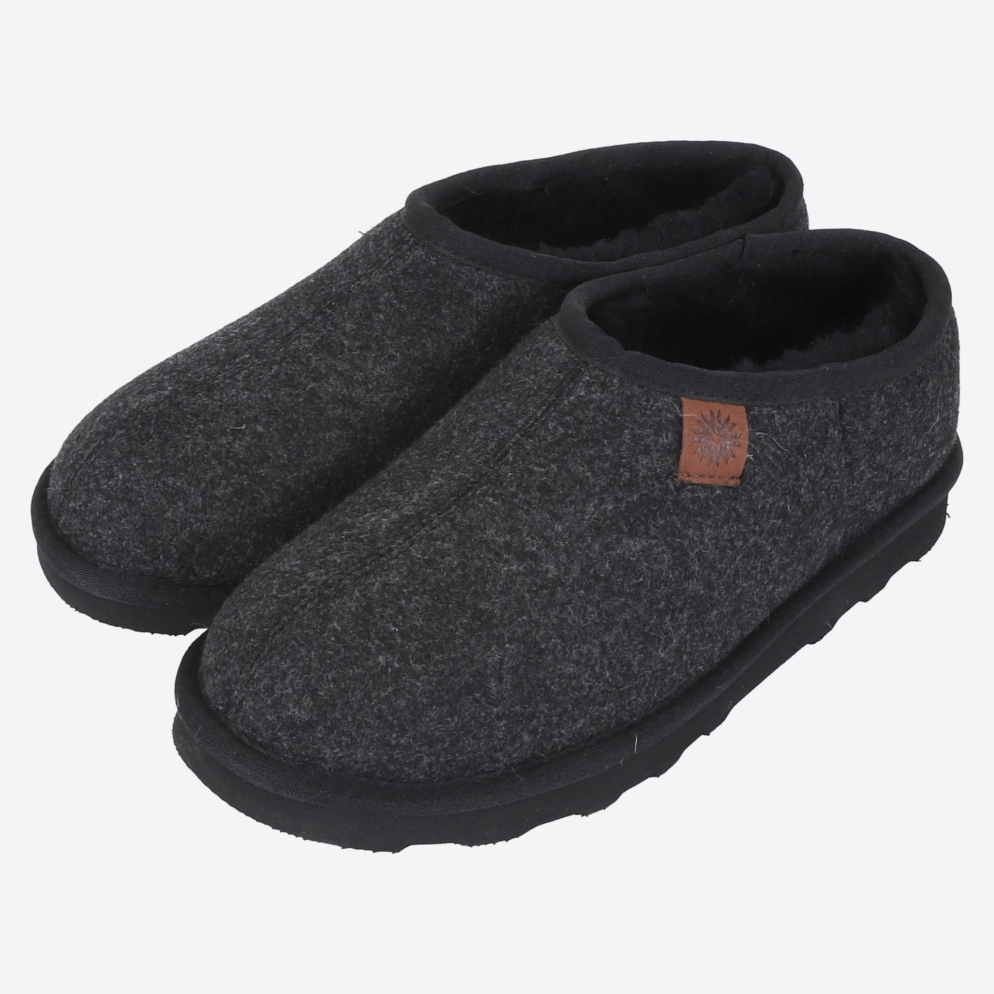 lambafell-indoor-slippers-wool-inniskor-black_70.jpeg