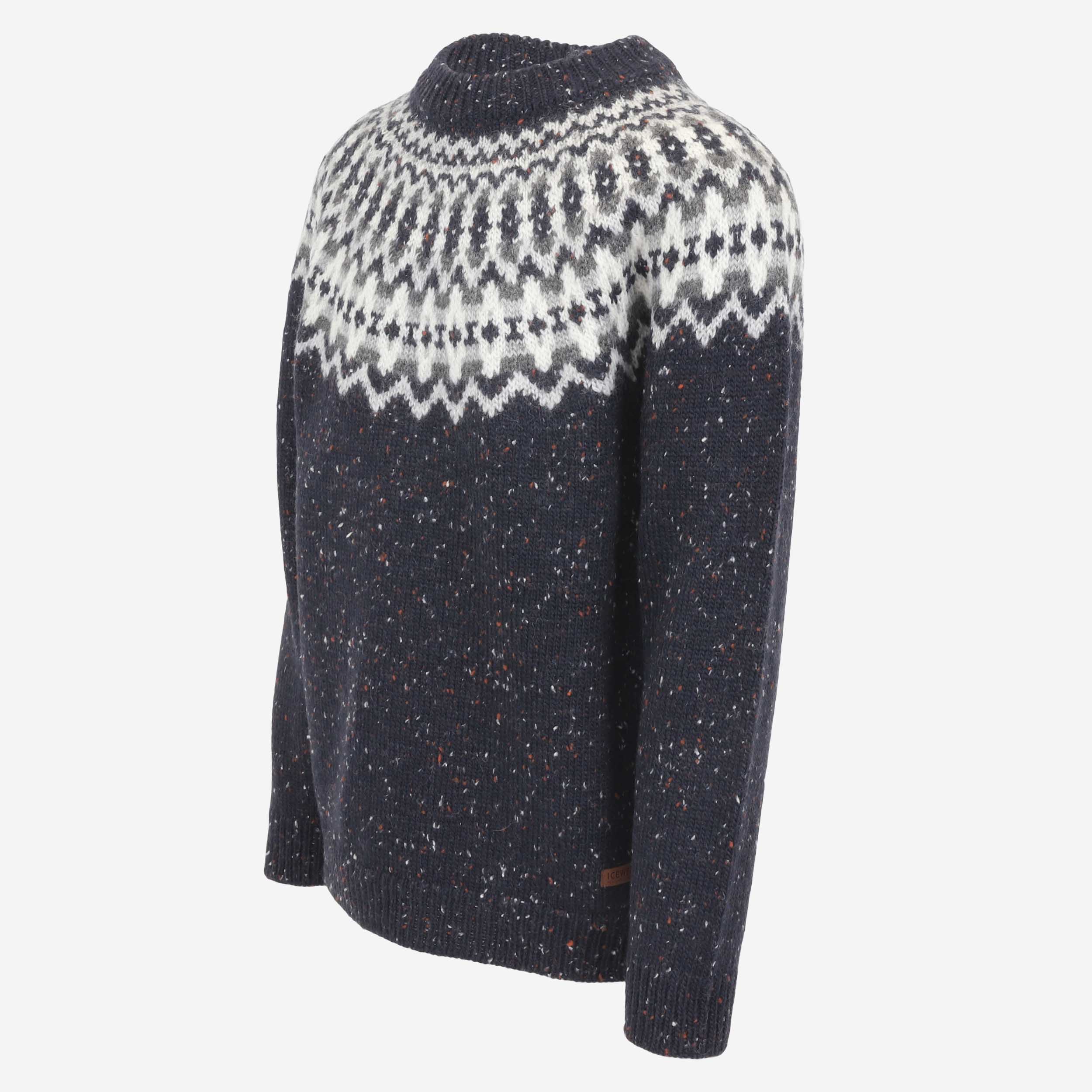 Snorragarður Wollpullover im traditionellen isländischen Design  