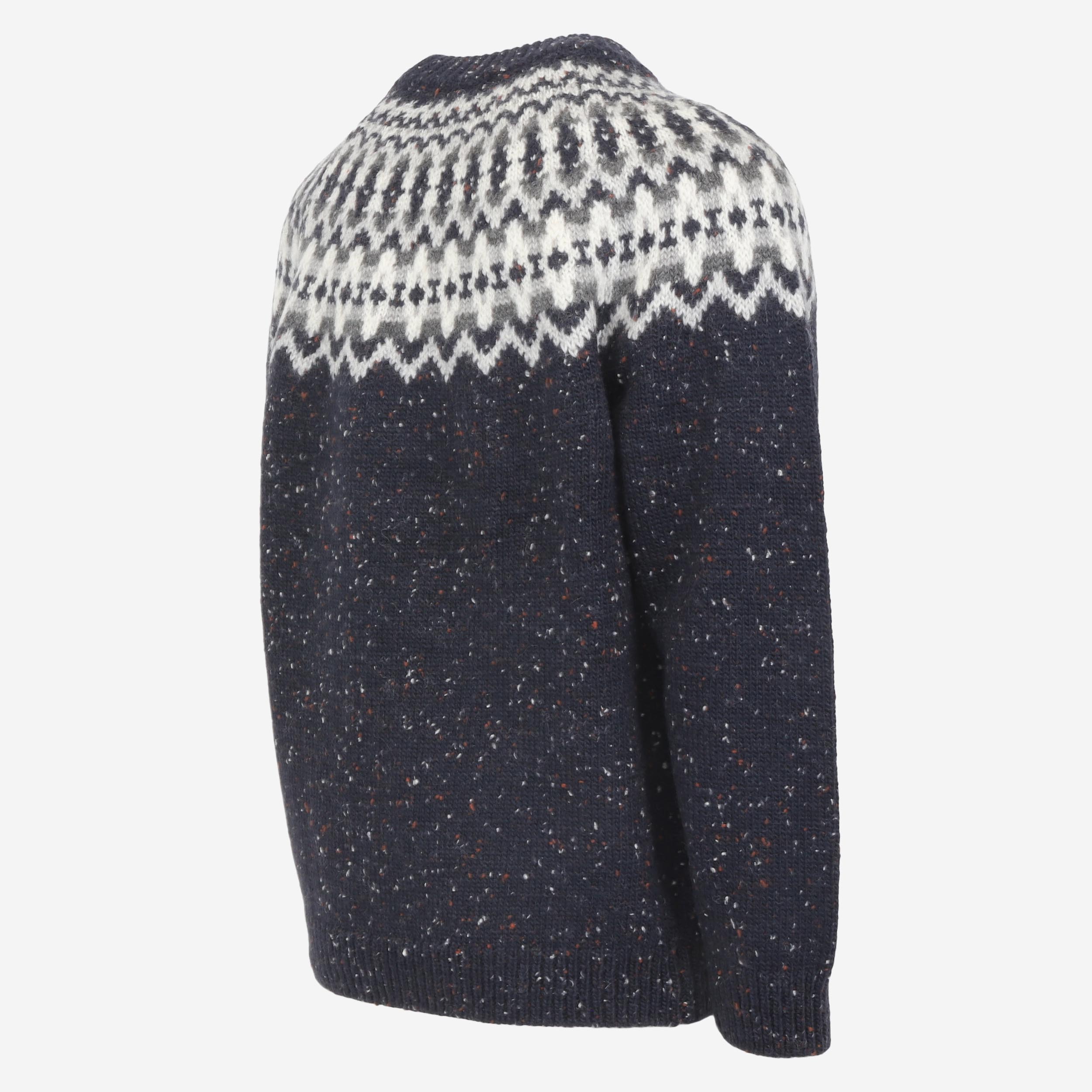 Snorragarður Wollpullover im traditionellen isländischen Design  