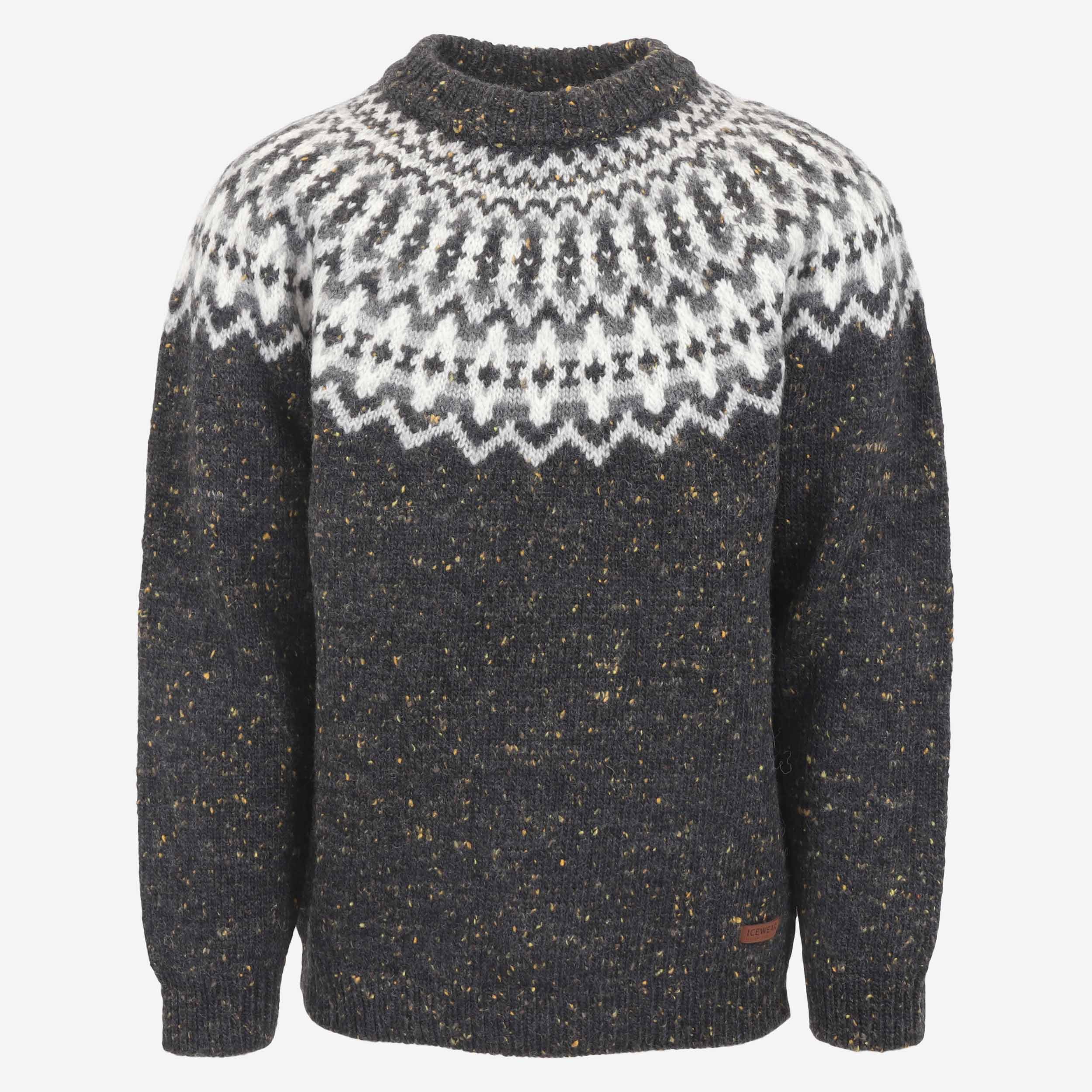 Snorragarður Wollpullover im traditionellen isländischen Design  