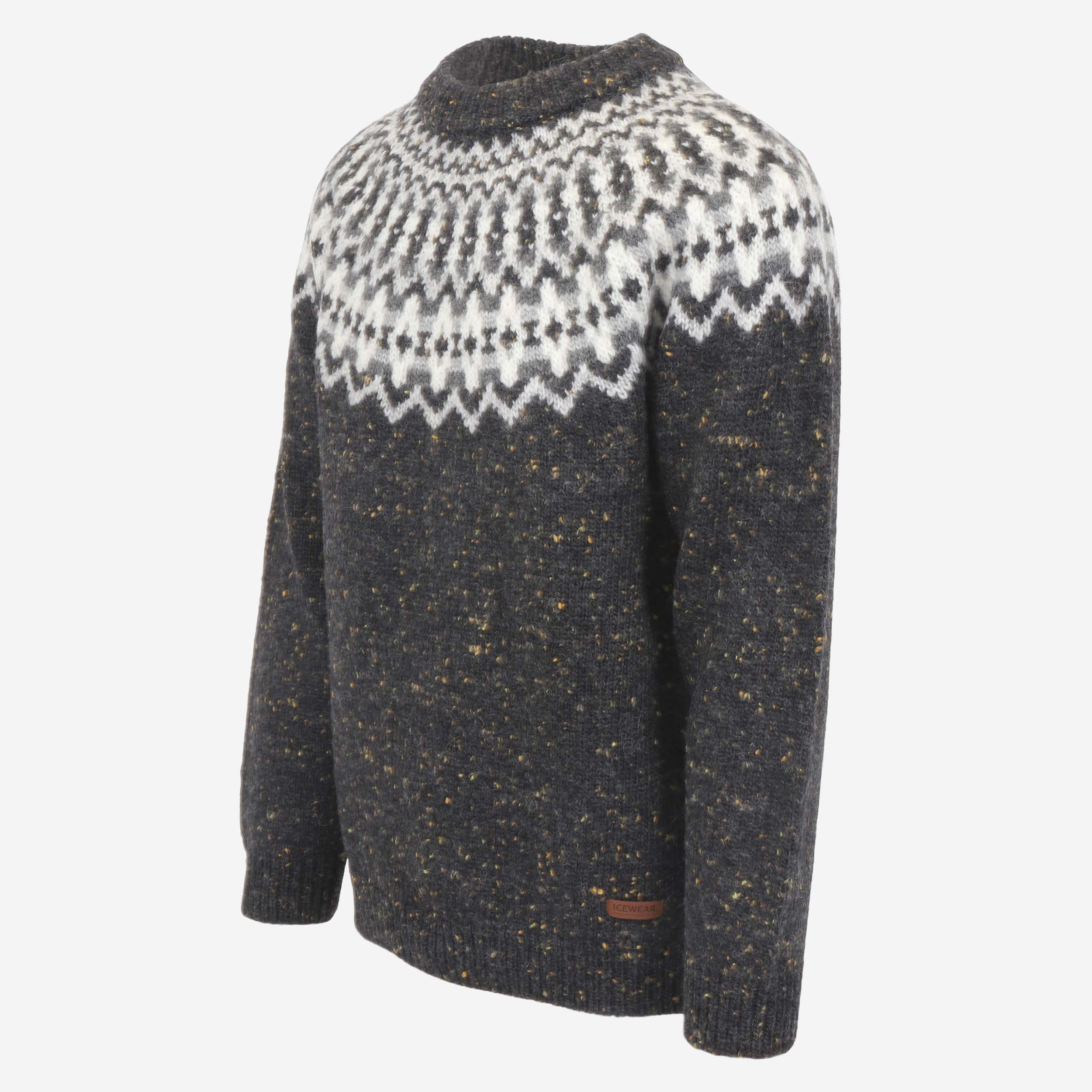 Snorragarður Wollpullover im traditionellen isländischen Design  