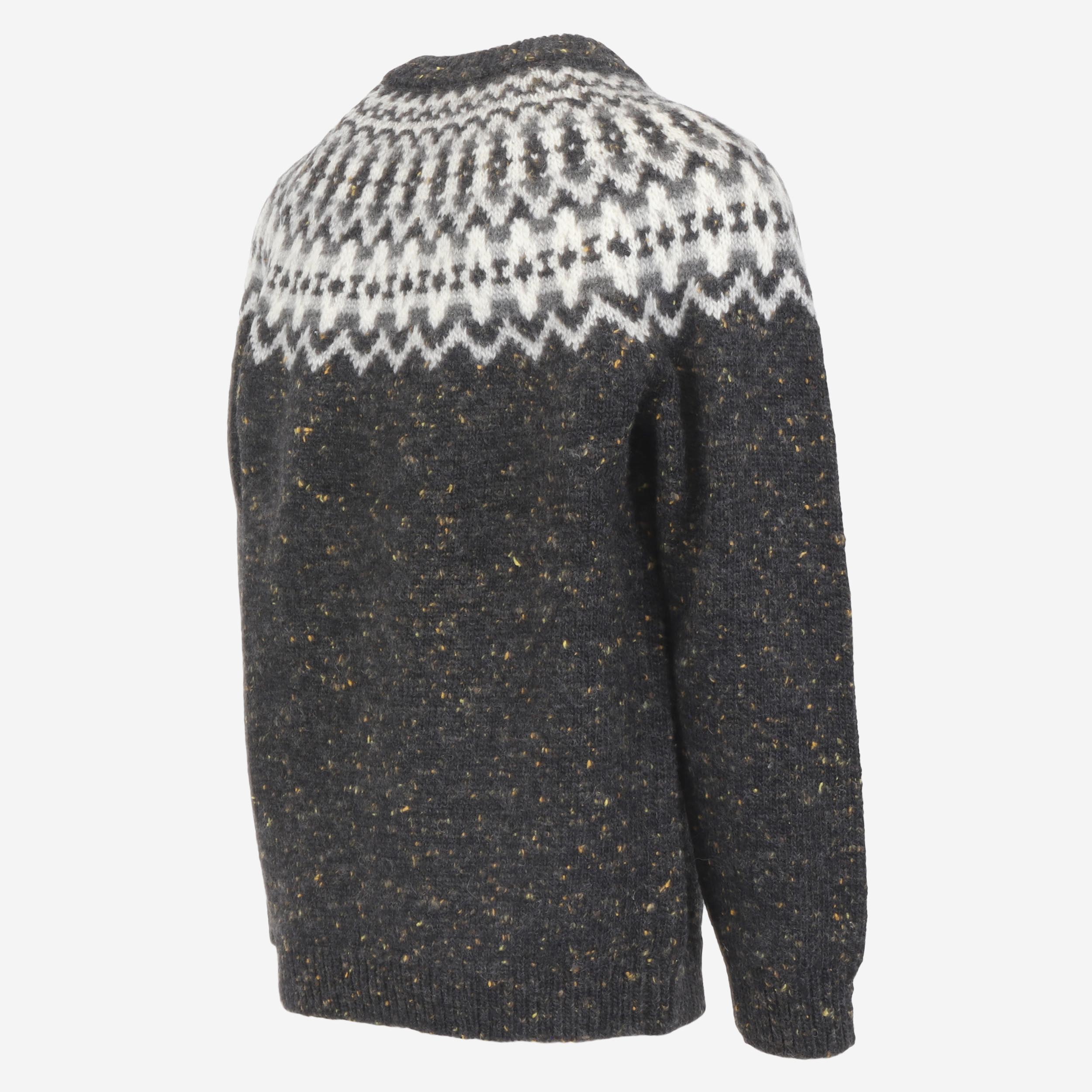 Snorragarður Wollpullover im traditionellen isländischen Design  