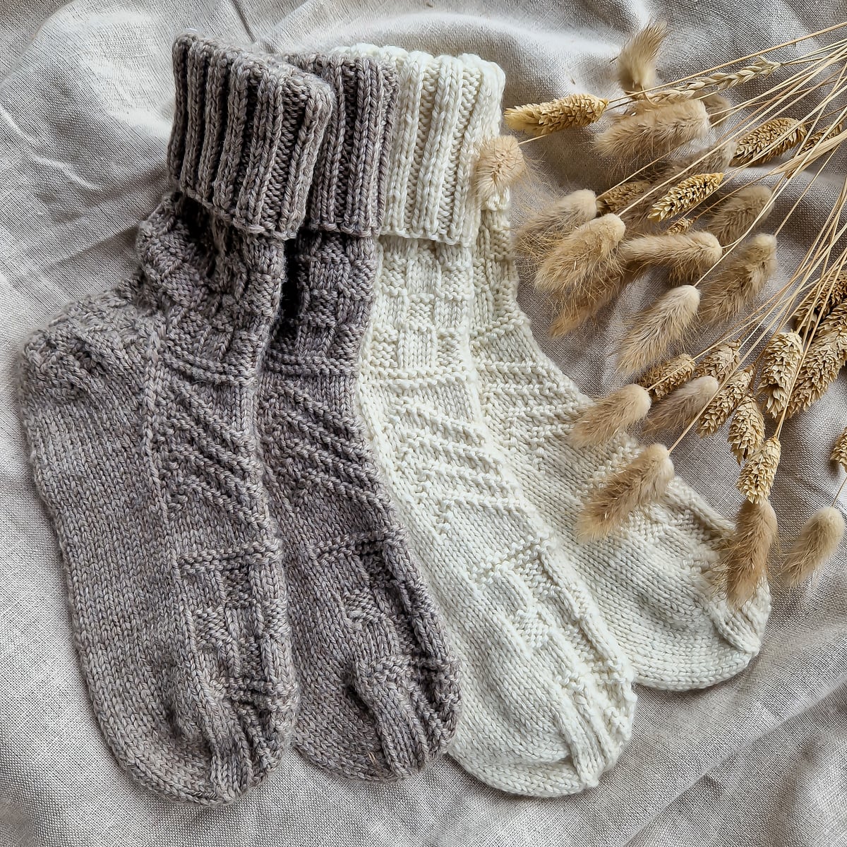 mjoll_KNIT0422_knitted-socks_knitting-pattern_prjonauppskrift1.jpeg