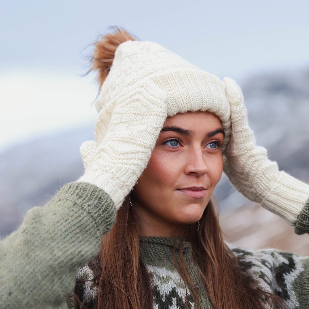 Mjöll mittens knitting pattern
