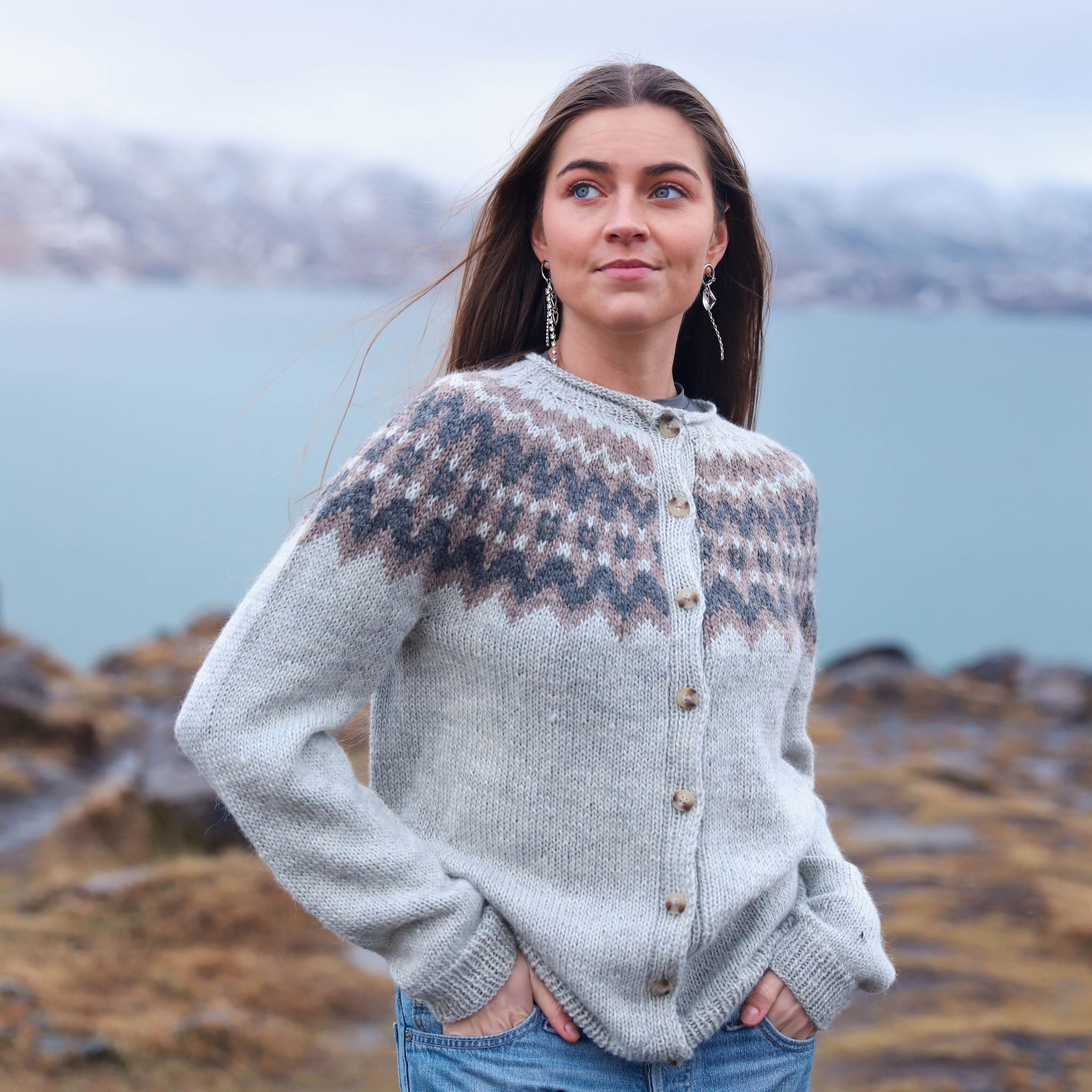 teista_KNIT0408_buttoned-sweater_knitting-pattern_prjonauppskrift1.jpeg