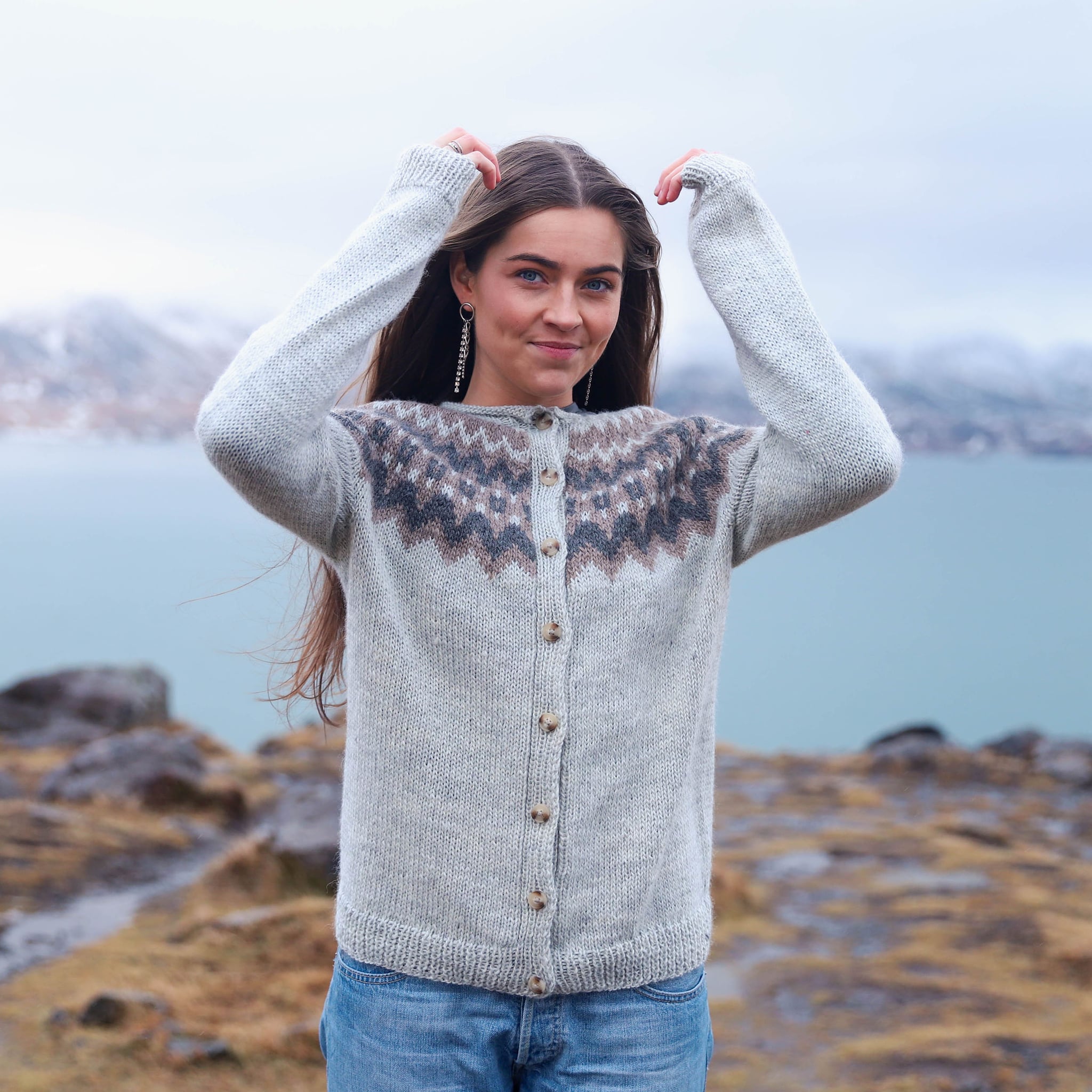 teista_KNIT0408_buttoned-sweater_knitting-pattern_prjonauppskrift6.jpeg