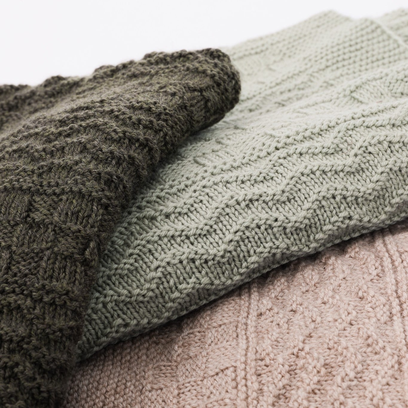 flod_KNIT0413_newborn-blanket_knitting-pattern_prjonauppskrift4.jpeg