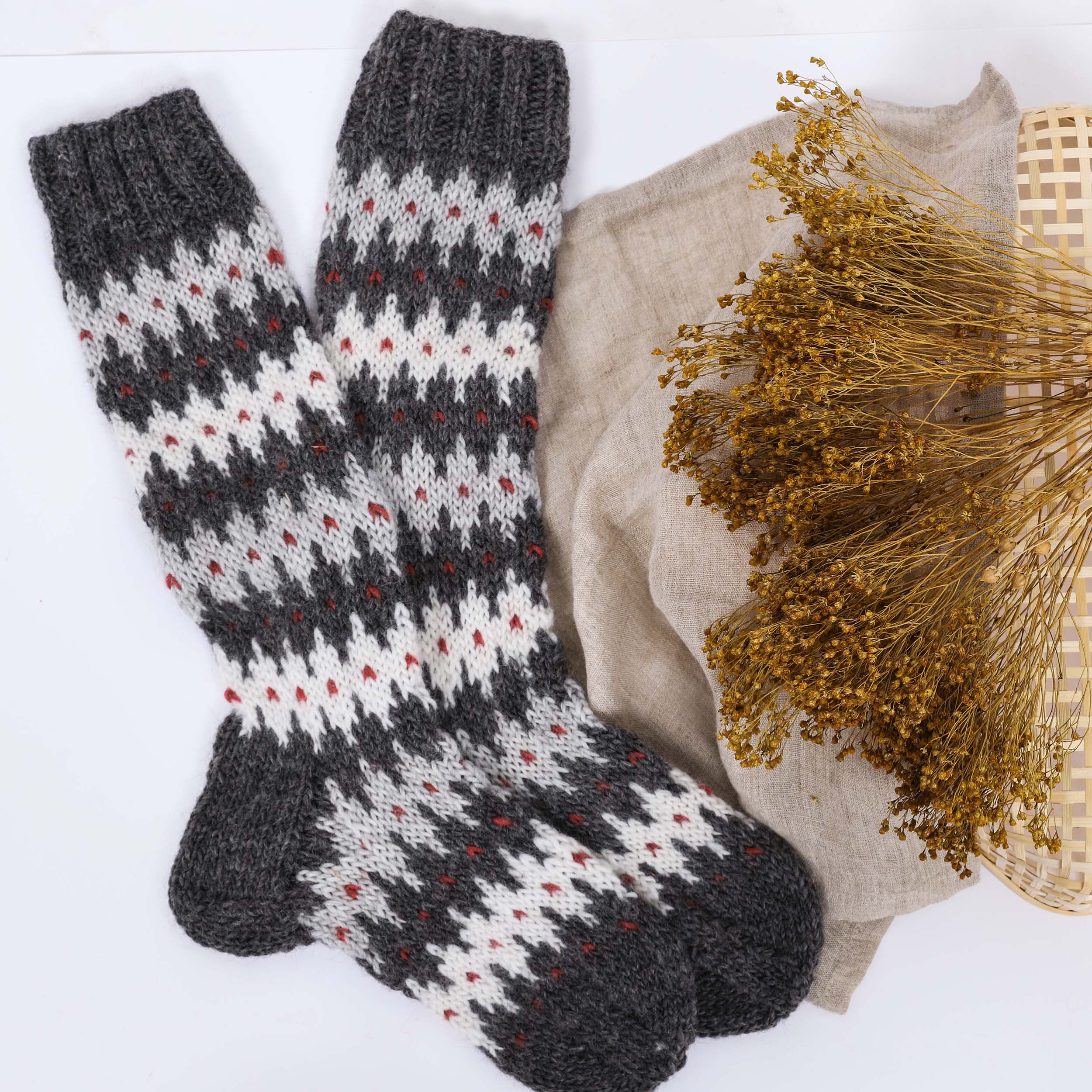 Fjara high adult socks knitting pattern
