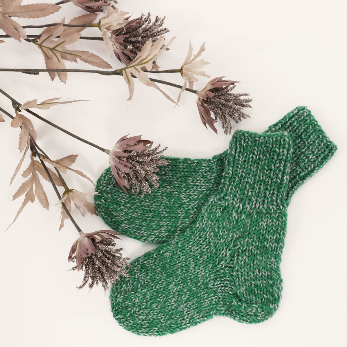 yrja_KNIT0404_kids-simple-socks_knitting-pattern_prjonauppskrift1.jpeg