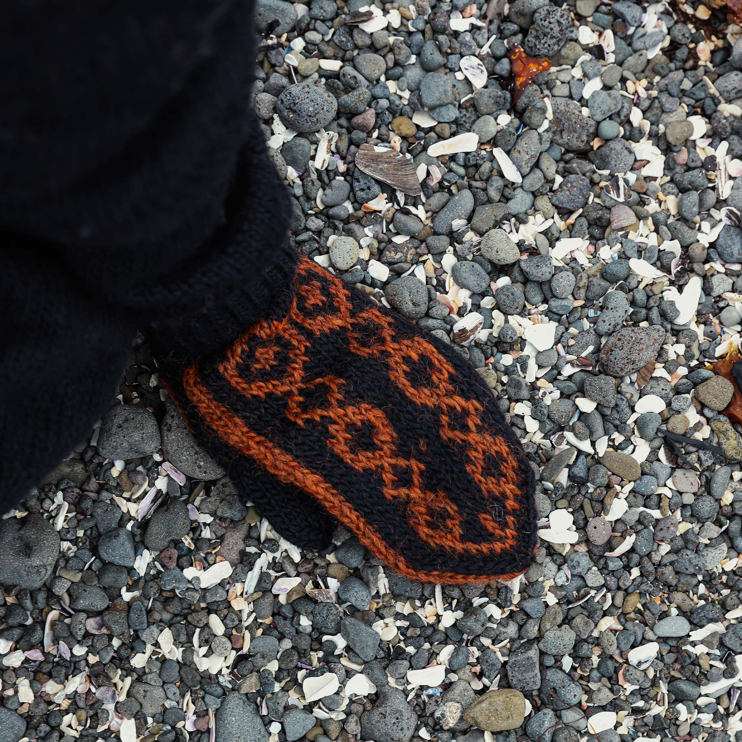 Rúrý mittens and ruff knitting pattern