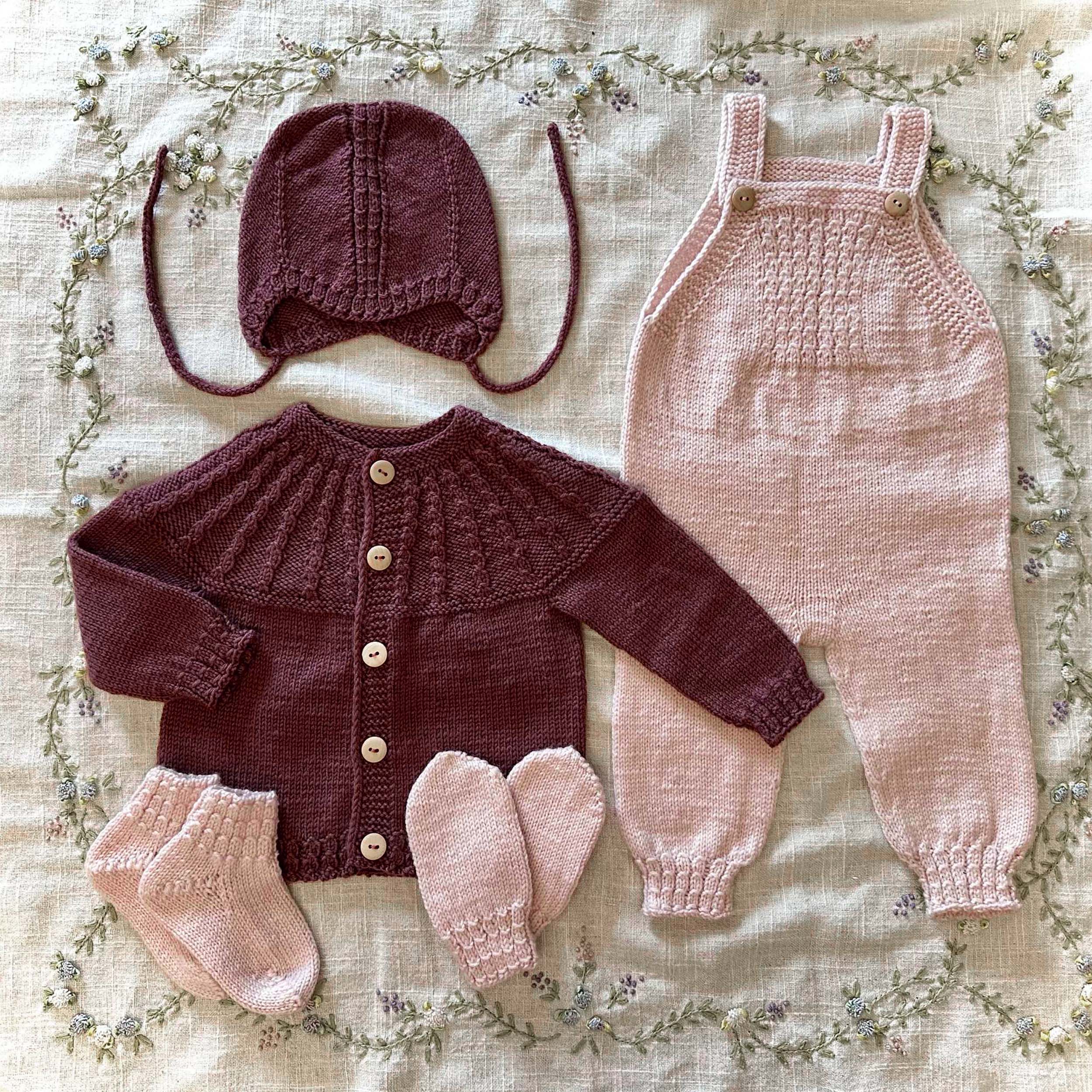 Fúsi baby clothing set knitting pattern
