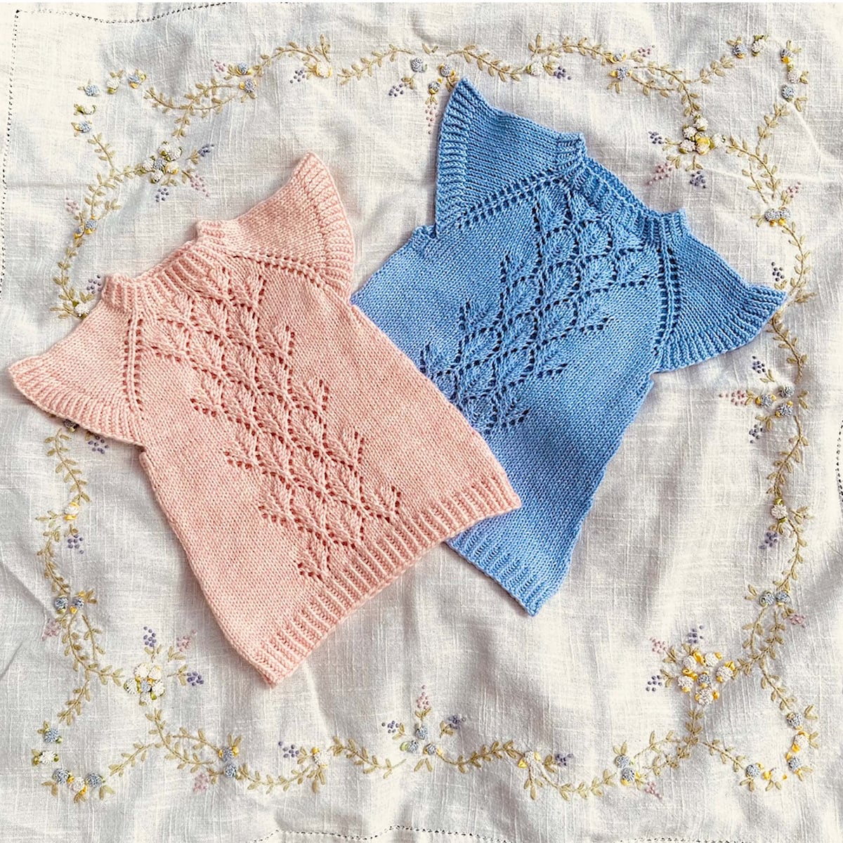 skotta-skokkur_HG-001_kids-dress_knitting-pattern_prjonauppskrift2.jpeg