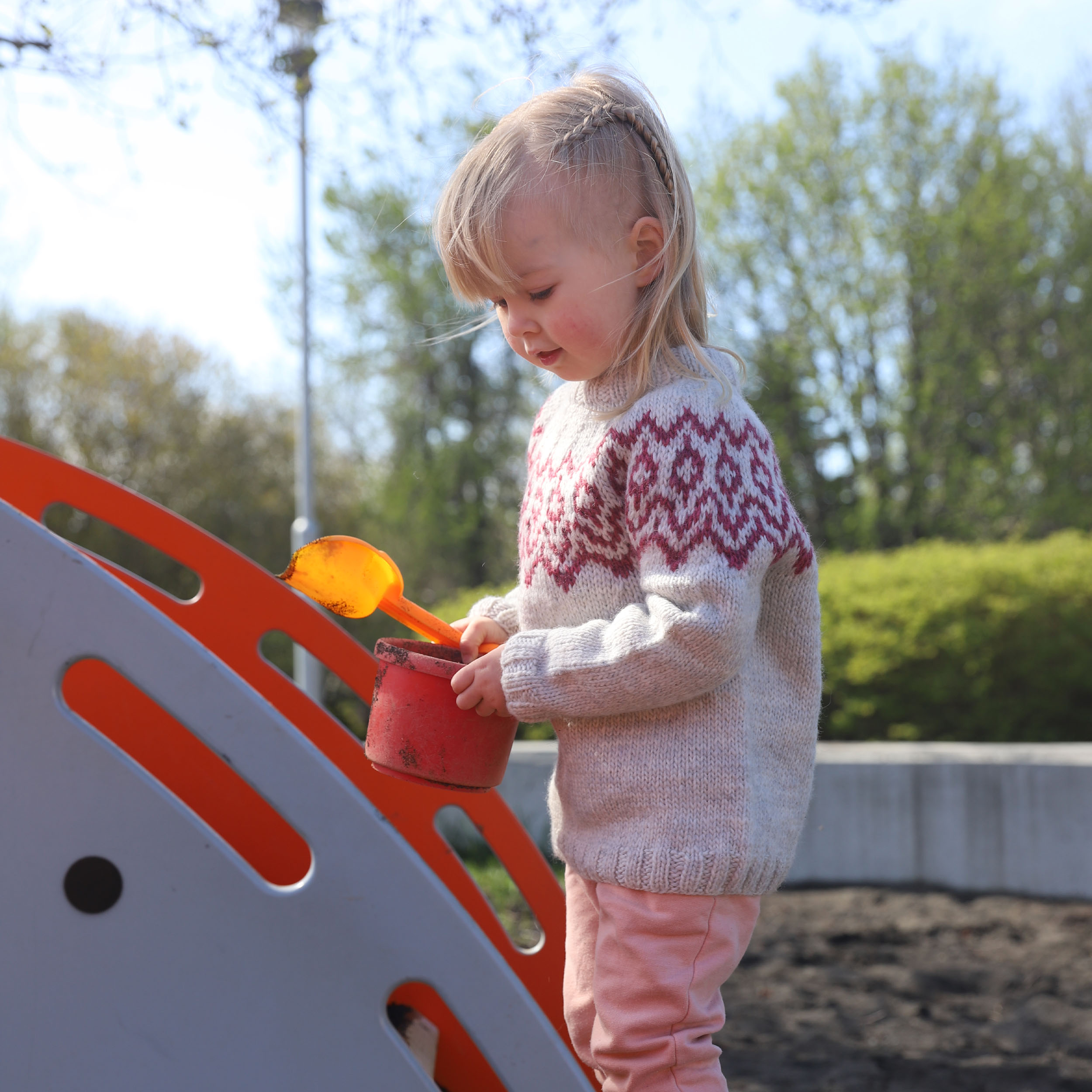 Krummi kids sweater knitting pattern