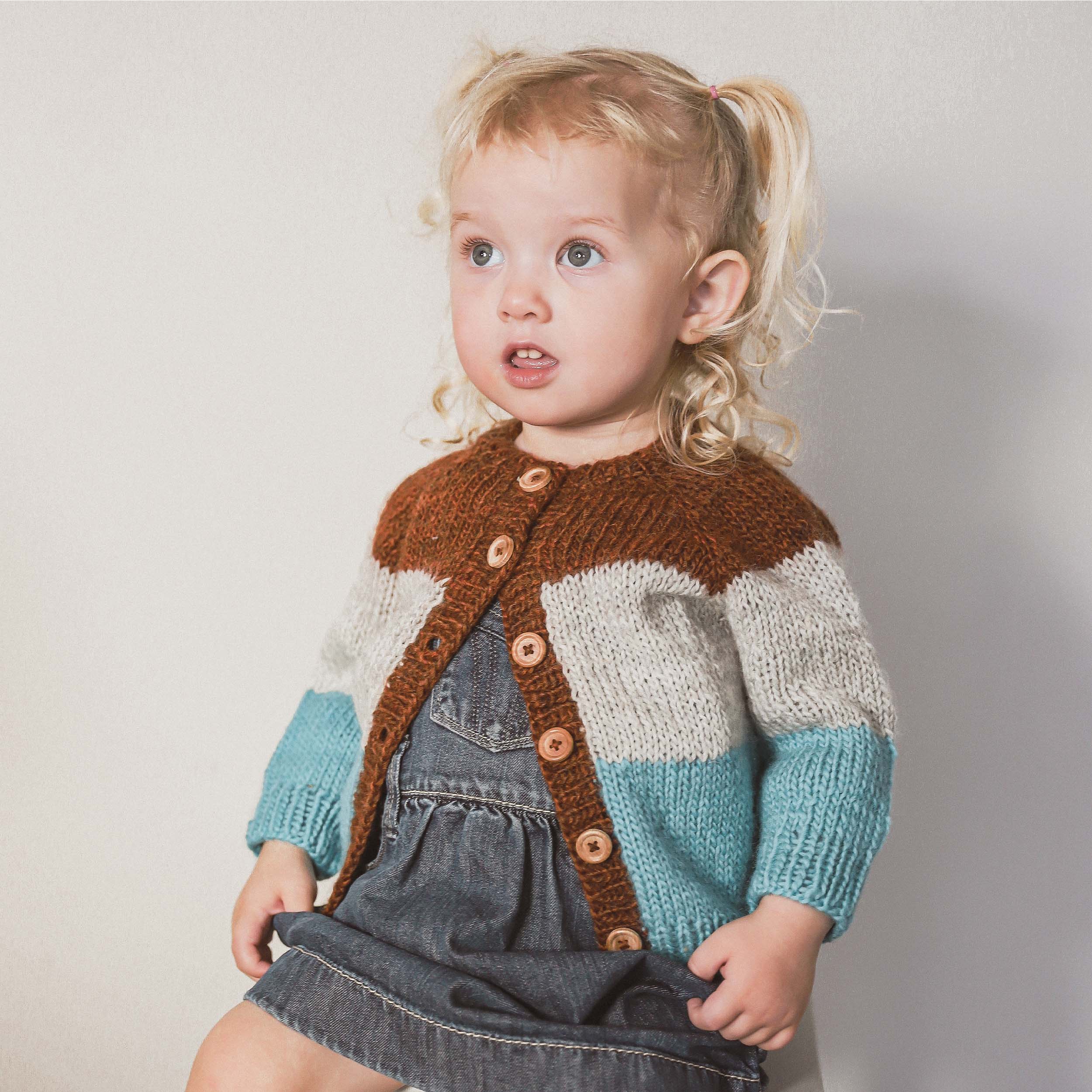 kuldi_KNIT0435_kids-open-sweater-knitting-pattern_prjonauppskrift1.jpeg