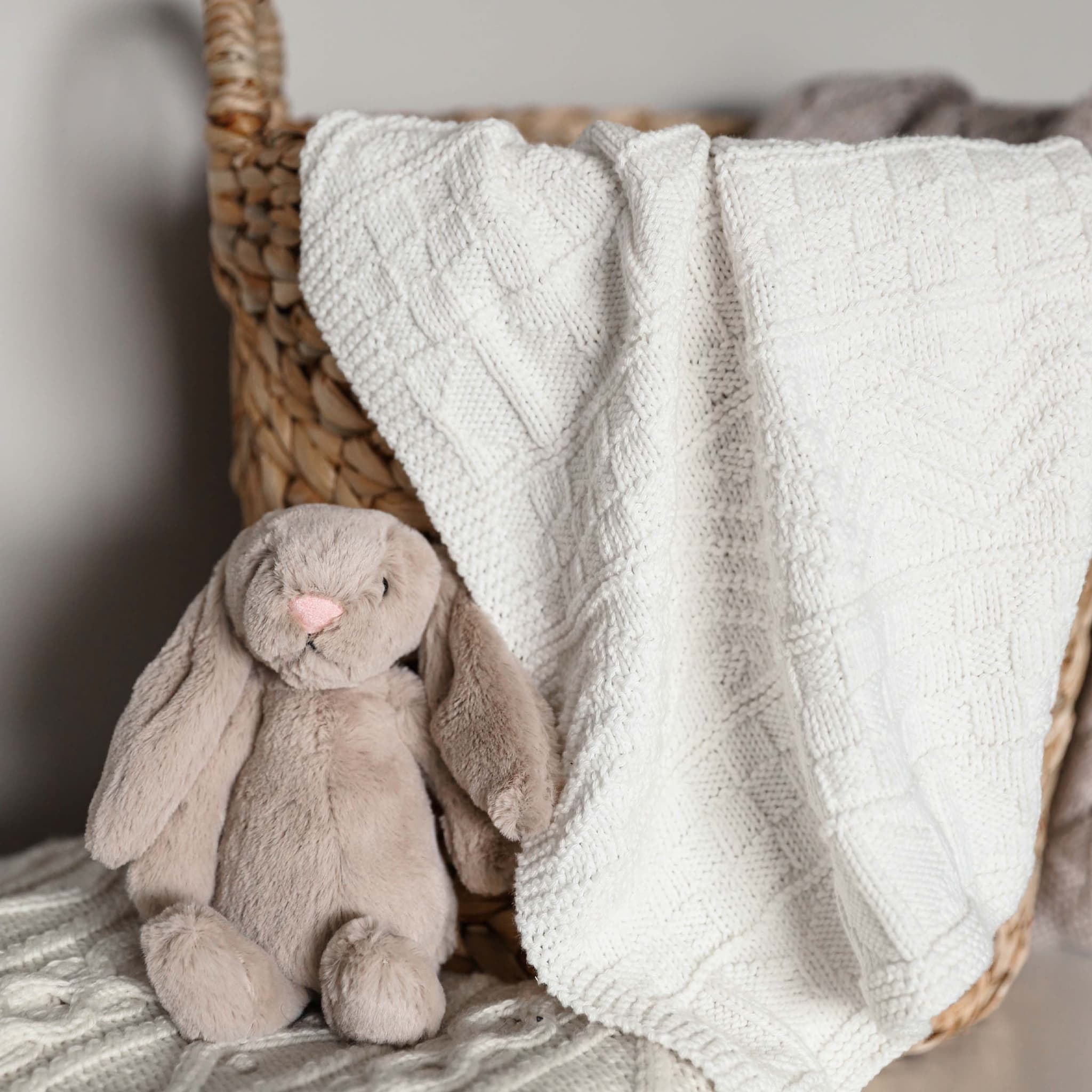 Þula newborn blanket knitting pattern