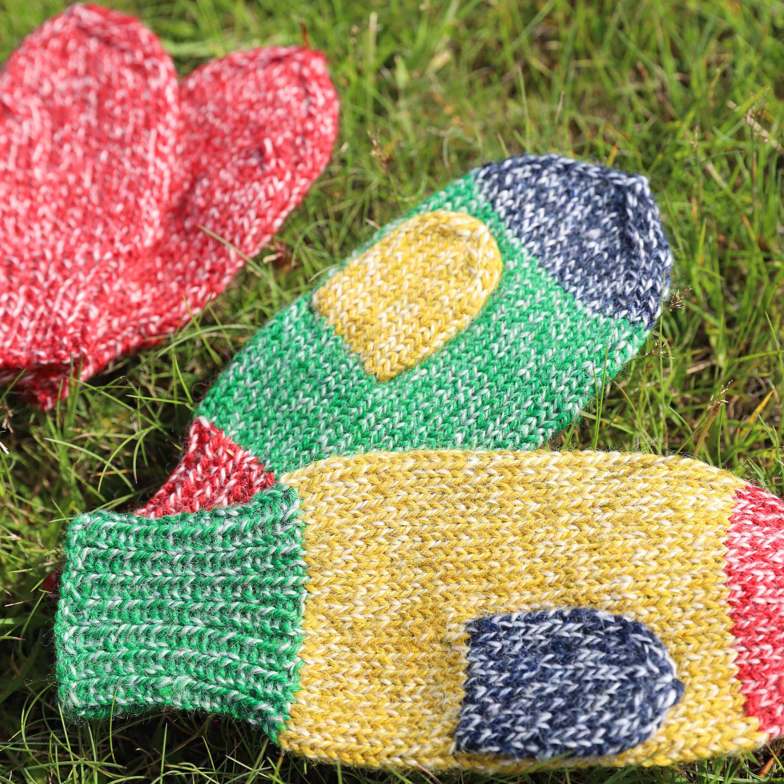 Yrja kids mittens knitting pattern