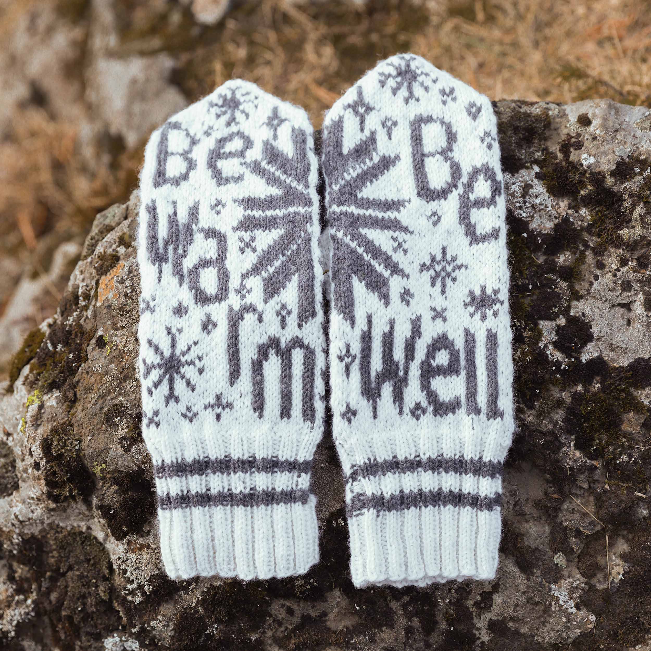 varmi_KNIT0356_icewear-mittens_knitting-pattern_prjonauppskrift1.jpeg