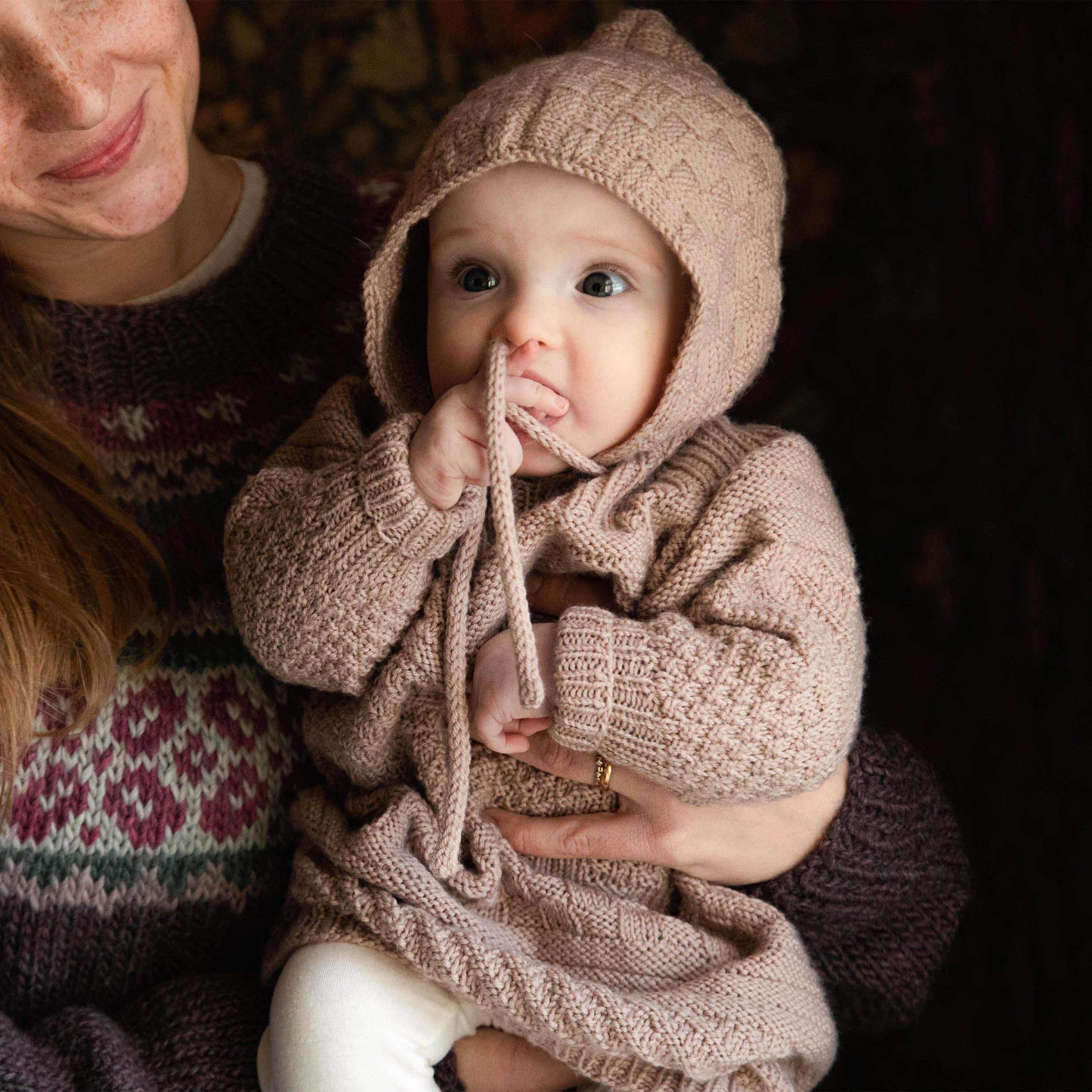 Arna/Arnar newborn hoodie knitting pattern
