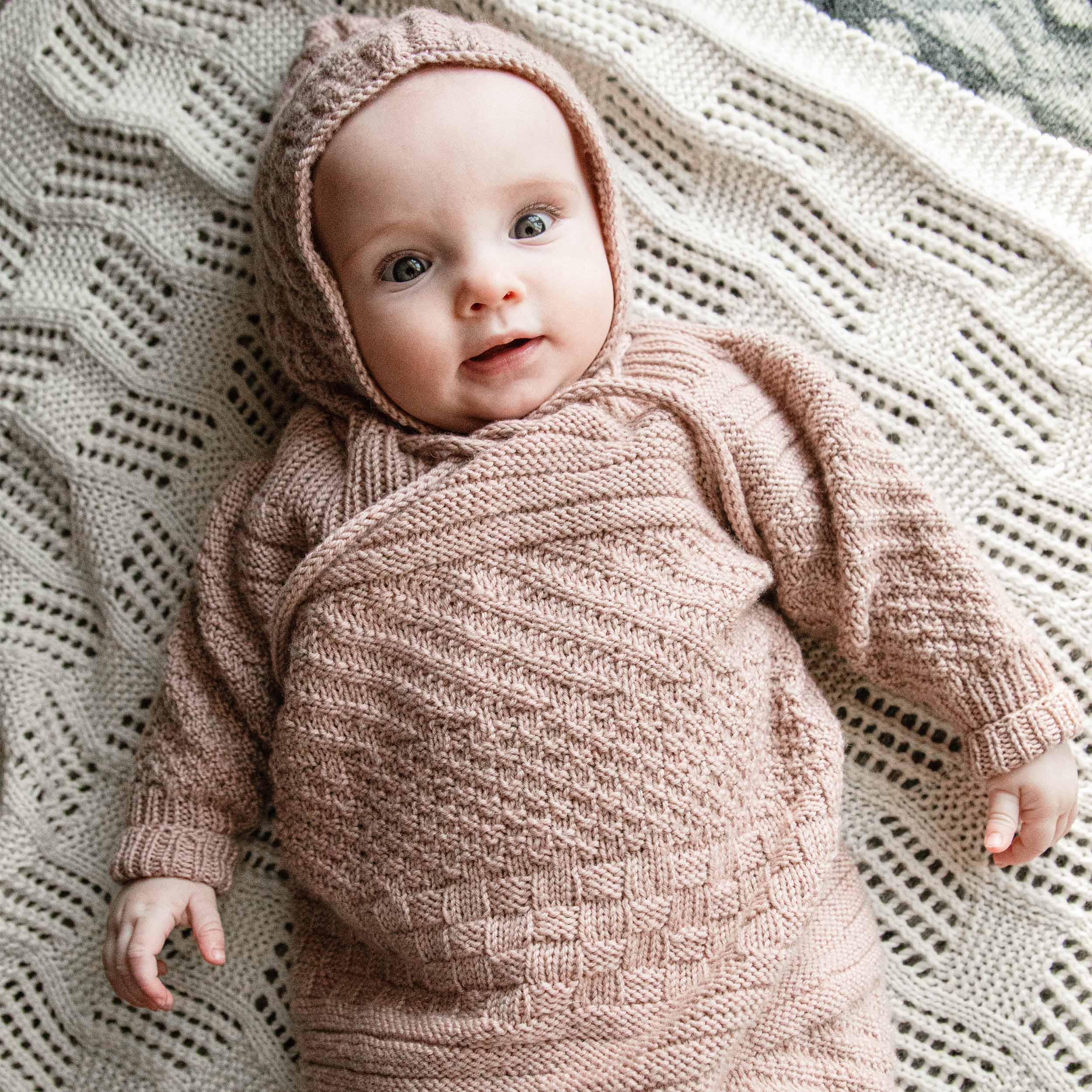 Arna/Arnar newborn hoodie knitting pattern