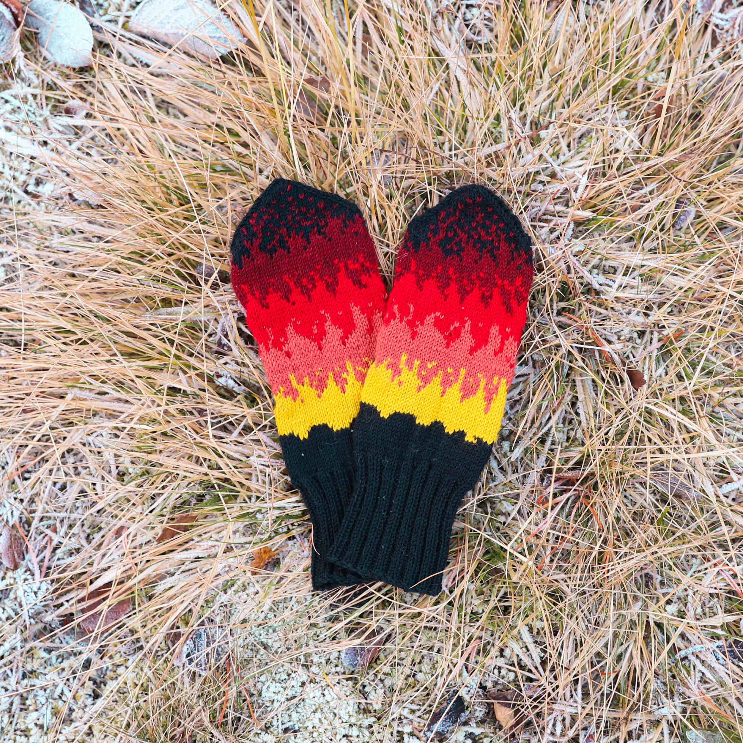 Eldur adult mittens knitting pattern