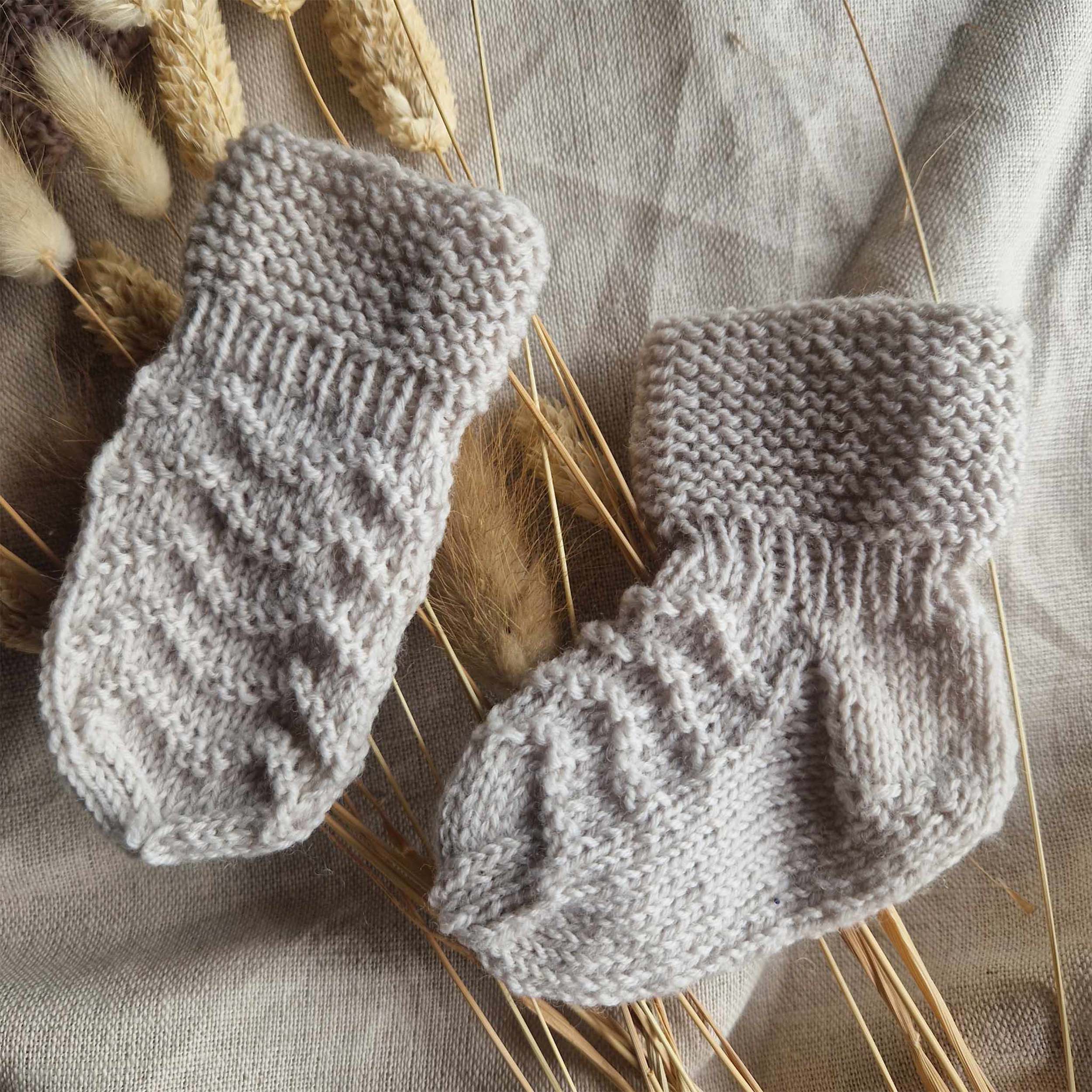 Flóð newborn socks and mittens knitting pattern