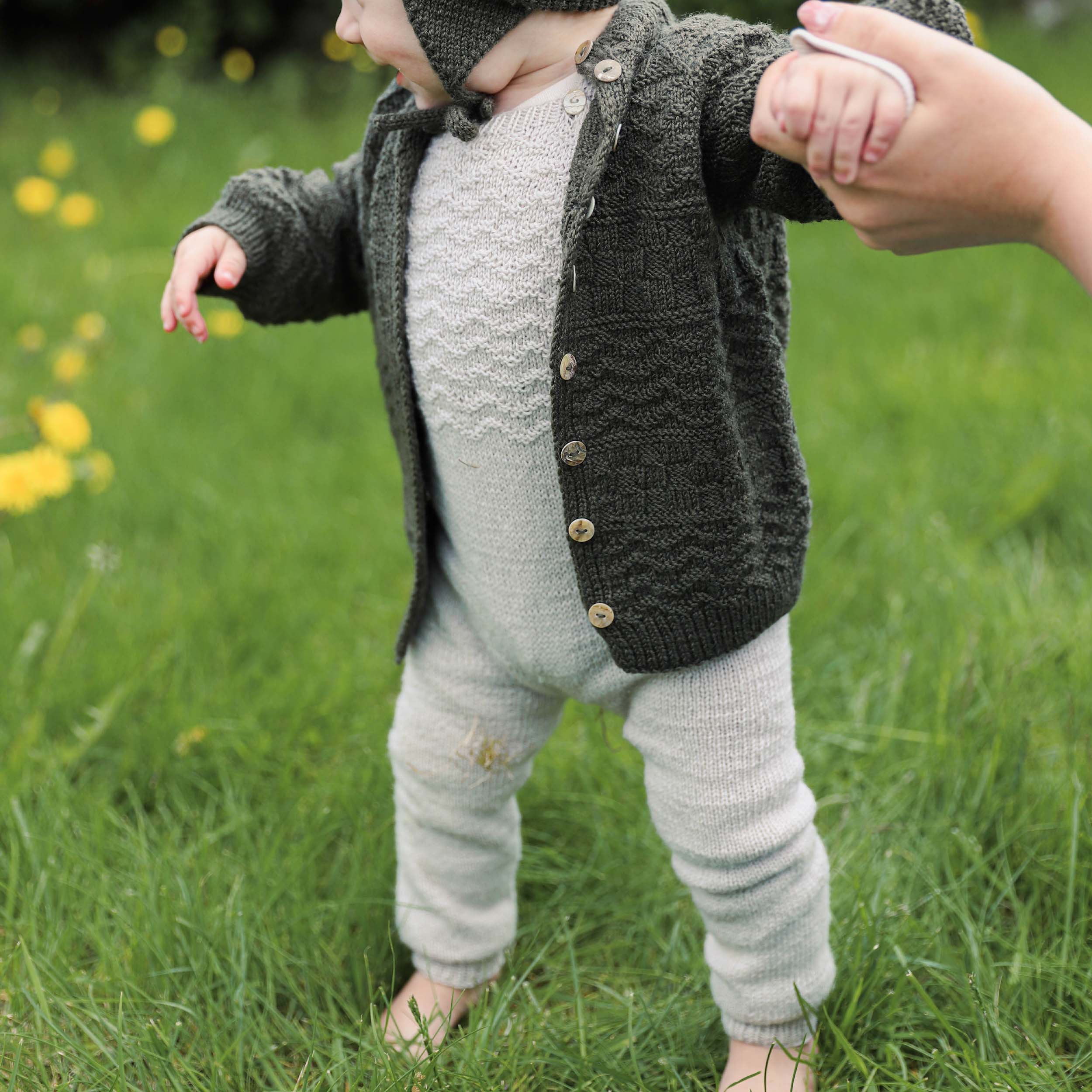 Flóð newborn overall pants knitting pattern