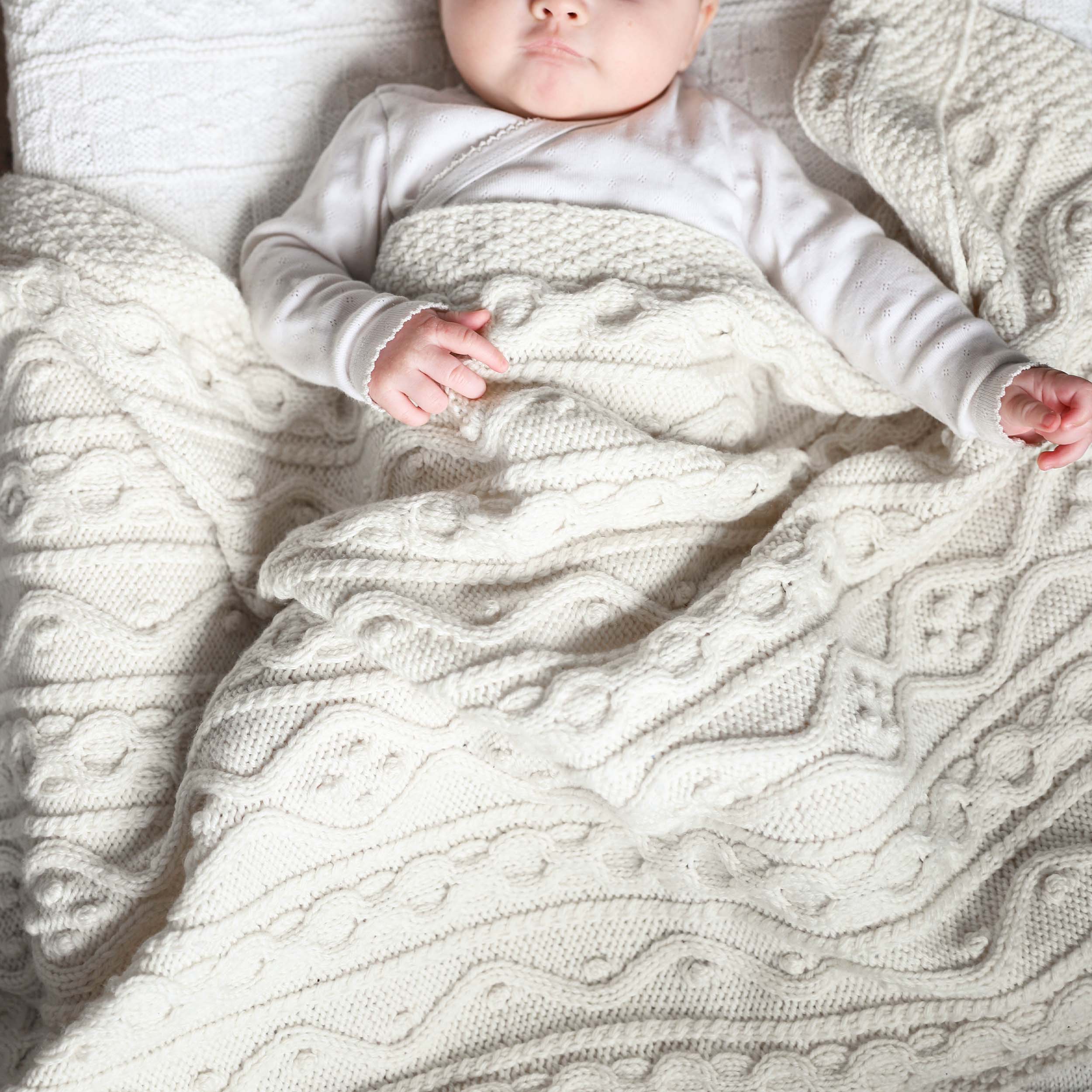 skjol_KNIT0362_newborn-blanket_knitting-pattern_prjÃ³nauppskrift1.jpeg