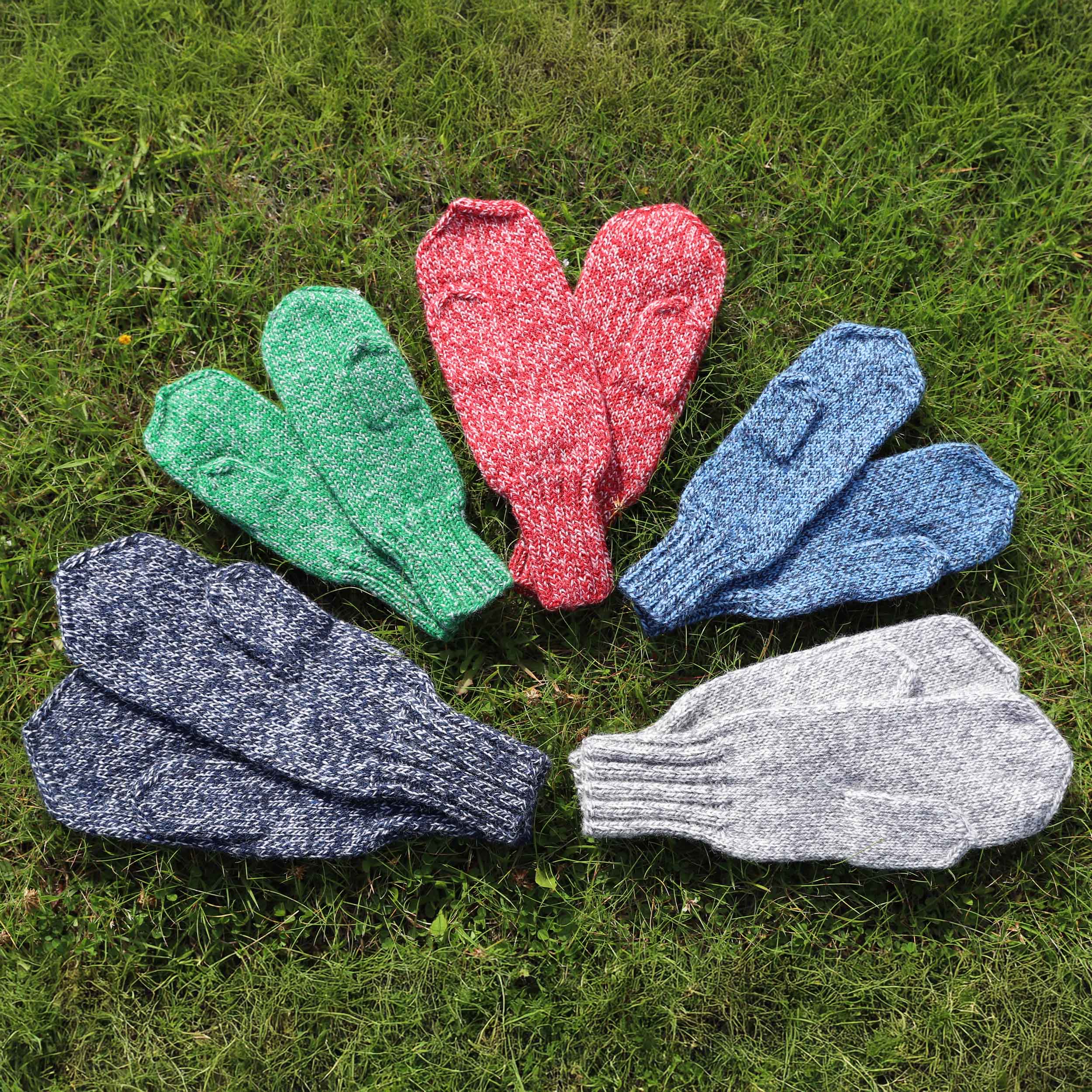 yrja_KNIT0425_adult-mittens_knitting-pattern_prjonauppskrift2.jpeg