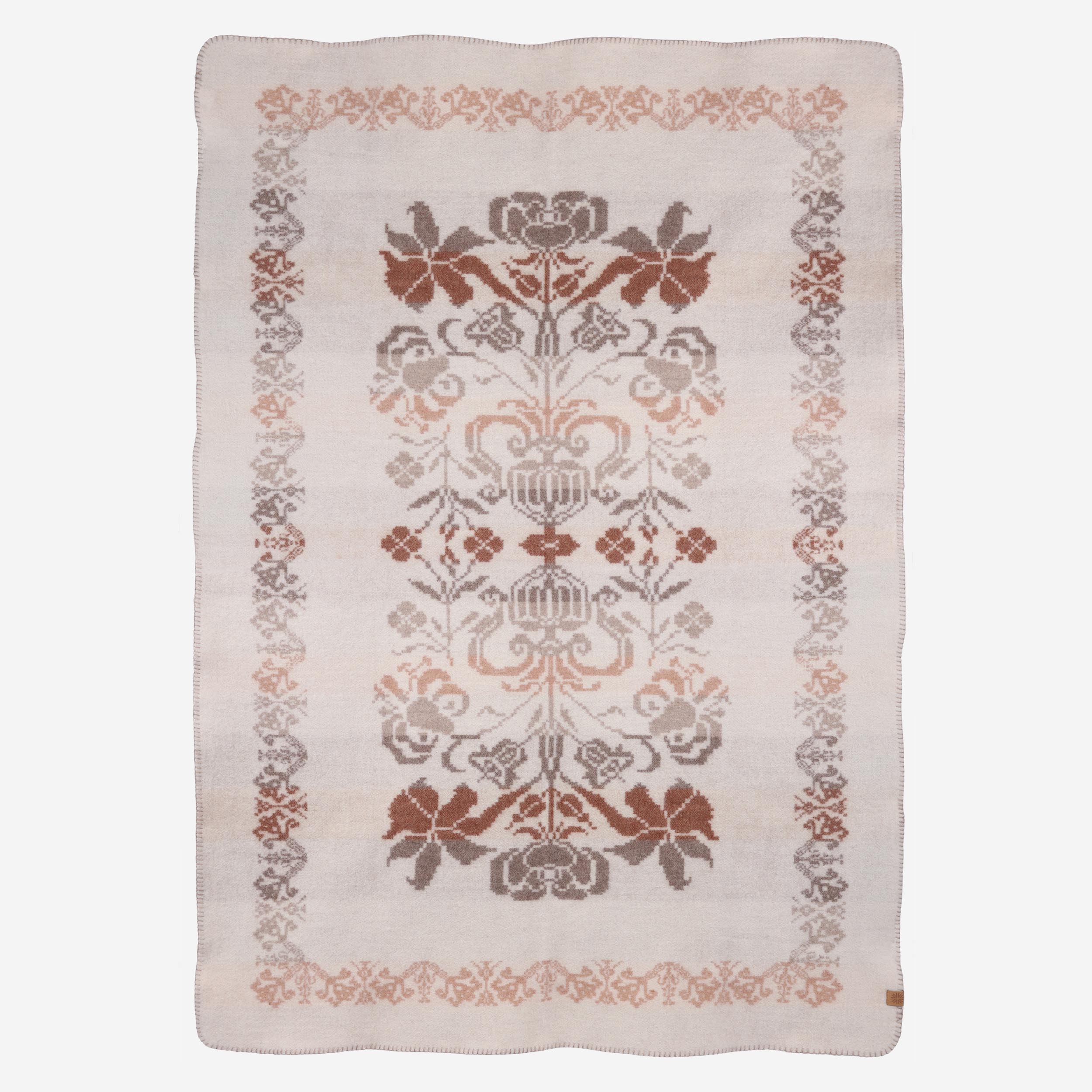 Söðulhólar wool blanket with Icelandic design