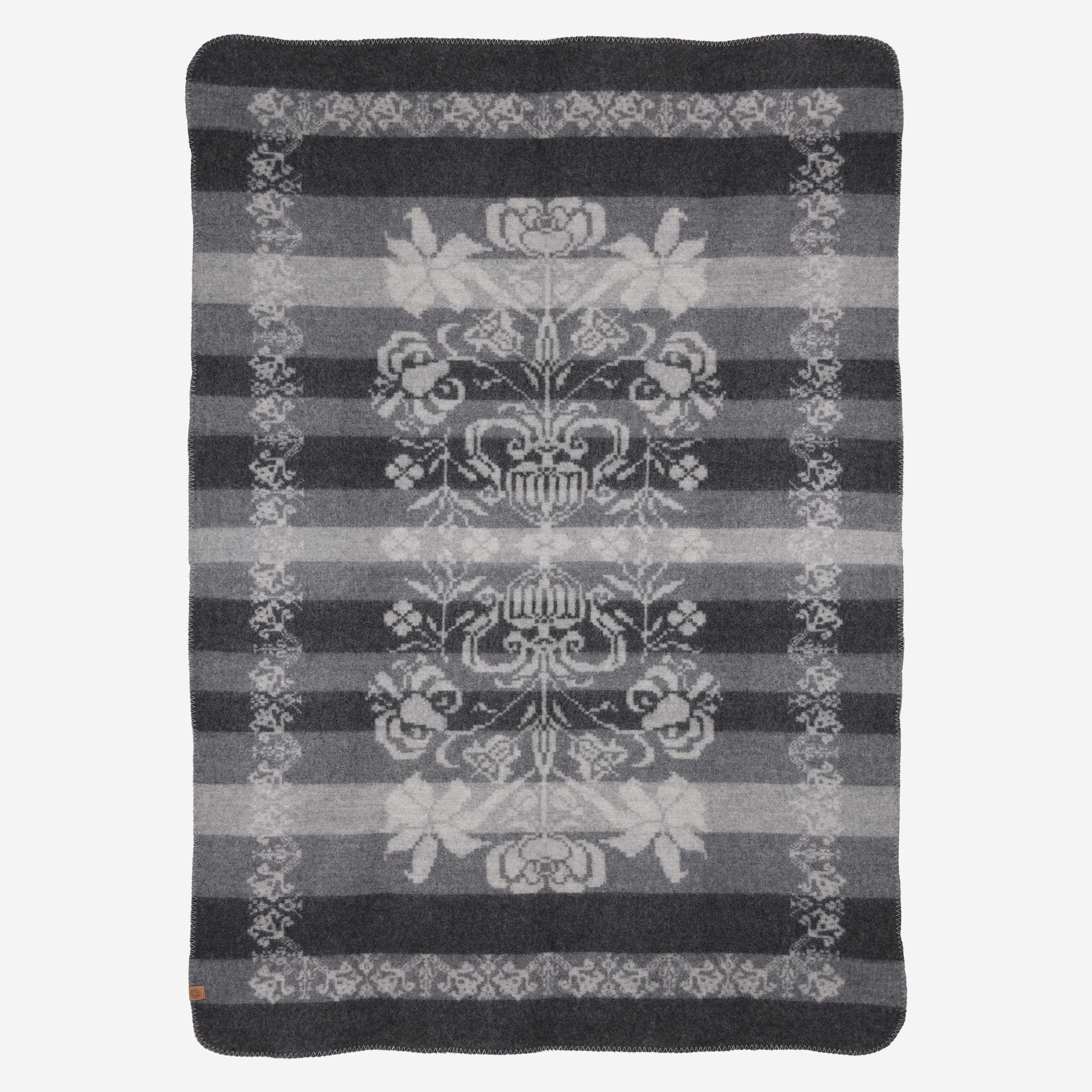 Söðulhólar Icelandic patterned wool blanket
