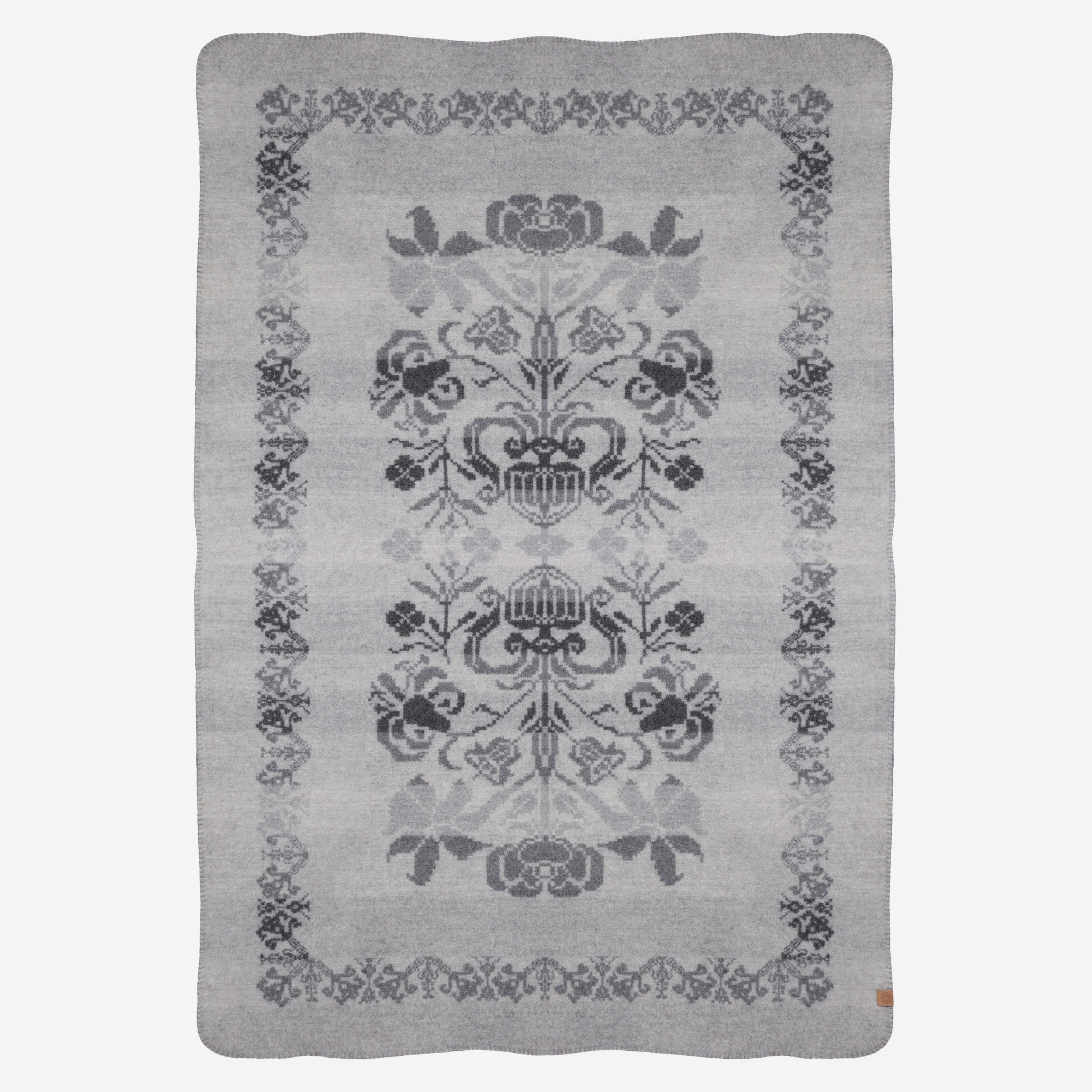 Söðulhólar Icelandic patterned wool blanket