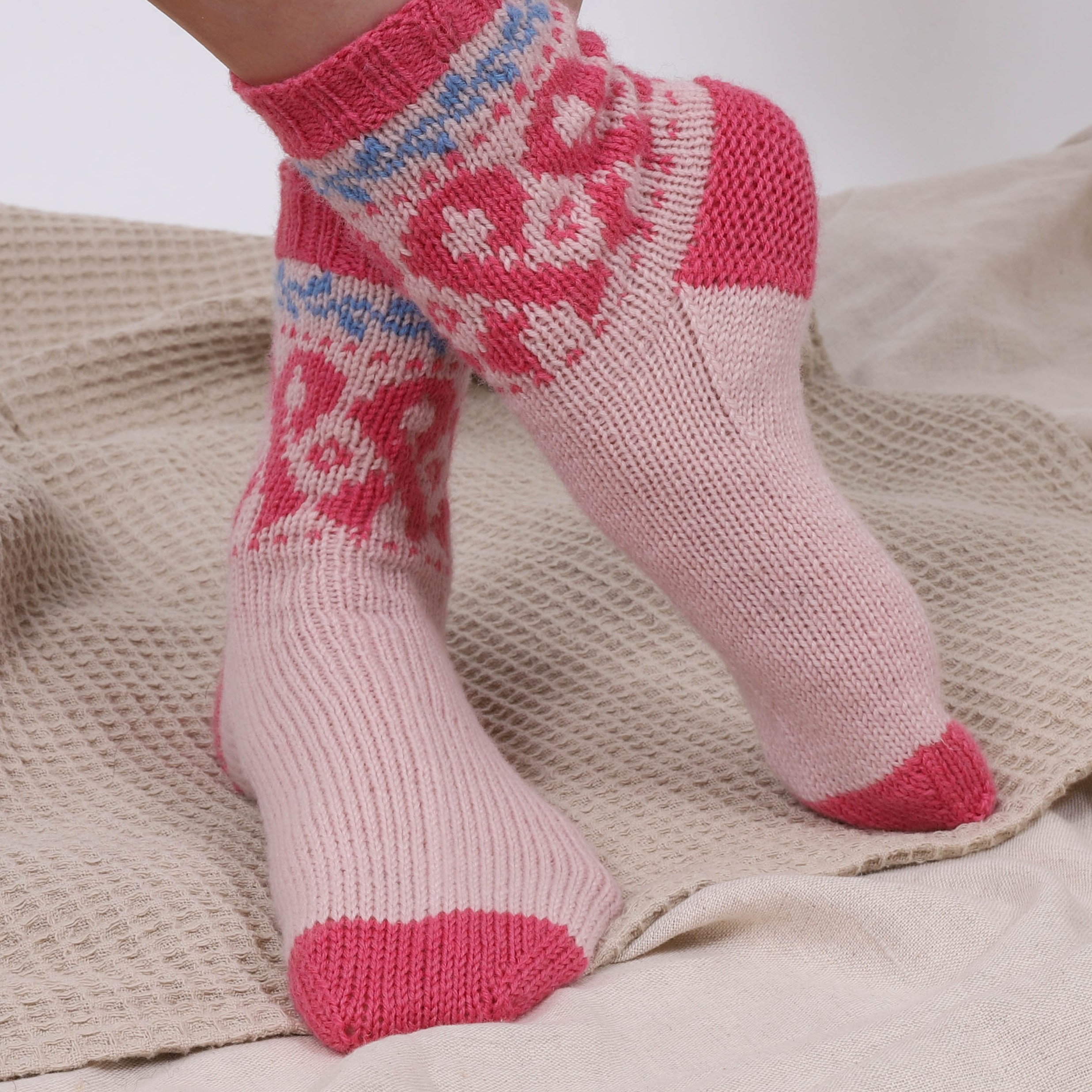 Bleika slaufan socks knitting pattern