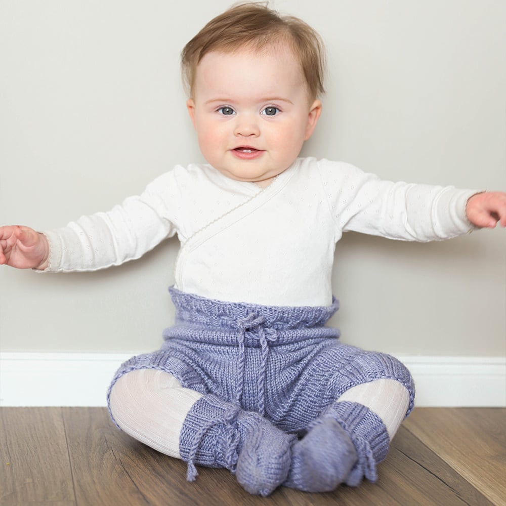 polli_KNIT0392_newborn-trousers_knitting-pattern_prjonauppskrift1.jpeg