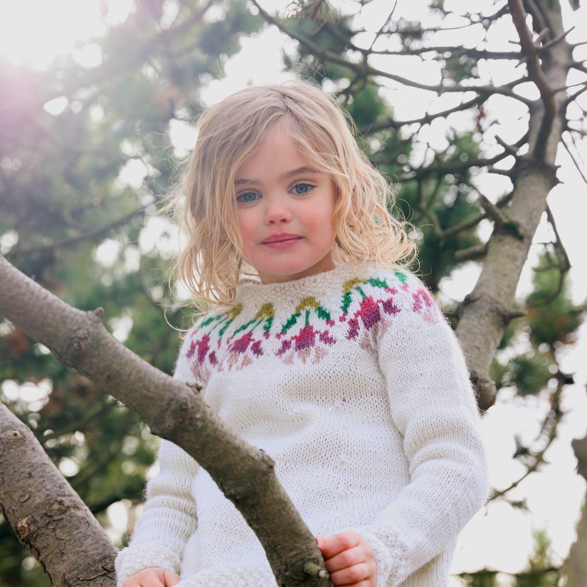 blomaros_KNIT0361_kids-flower-sweater_knitting-pattern_prjonauppskrift1.jpeg
