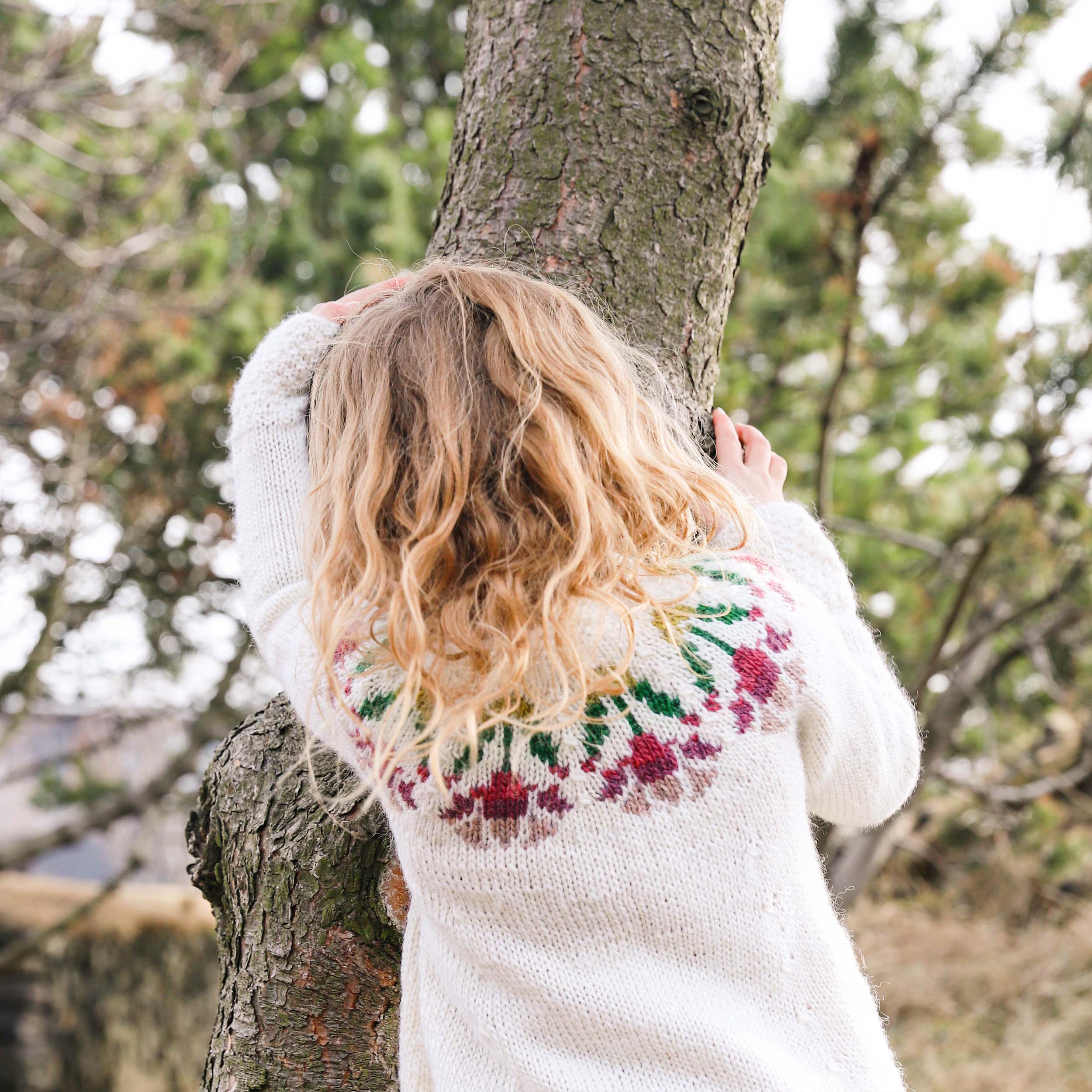 Blómarós flower design jumper knitting pattern