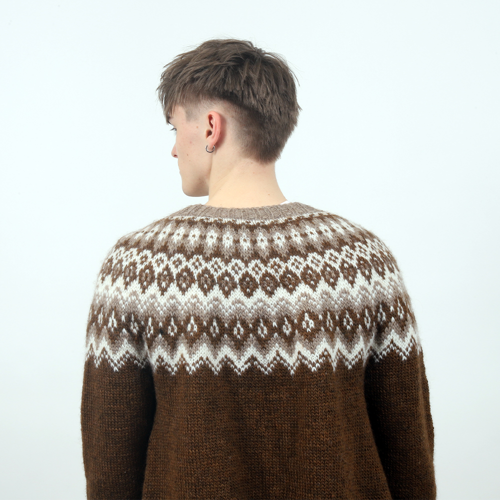Súla buttoned adult sweater knitting pattern