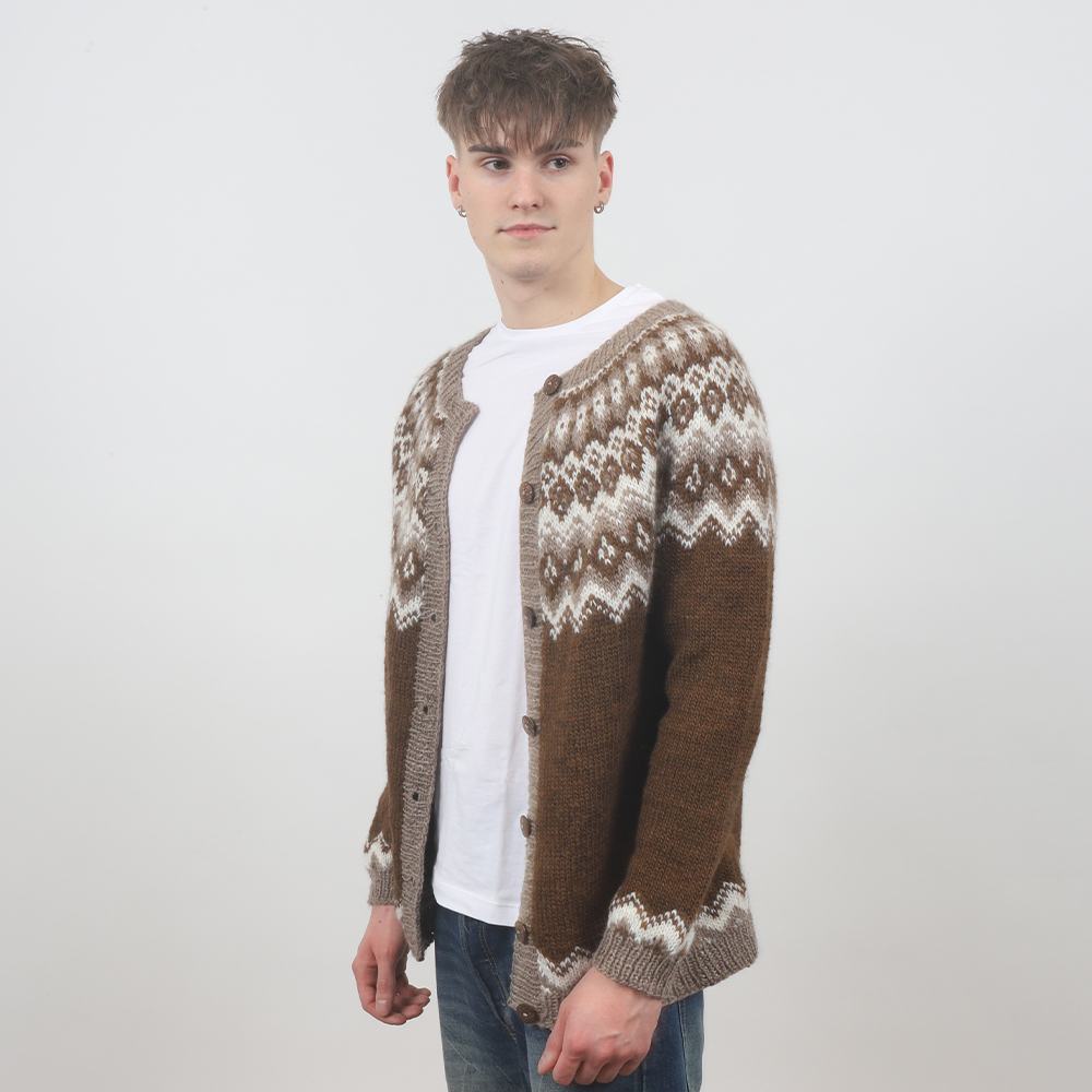 Súla buttoned adult sweater knitting pattern