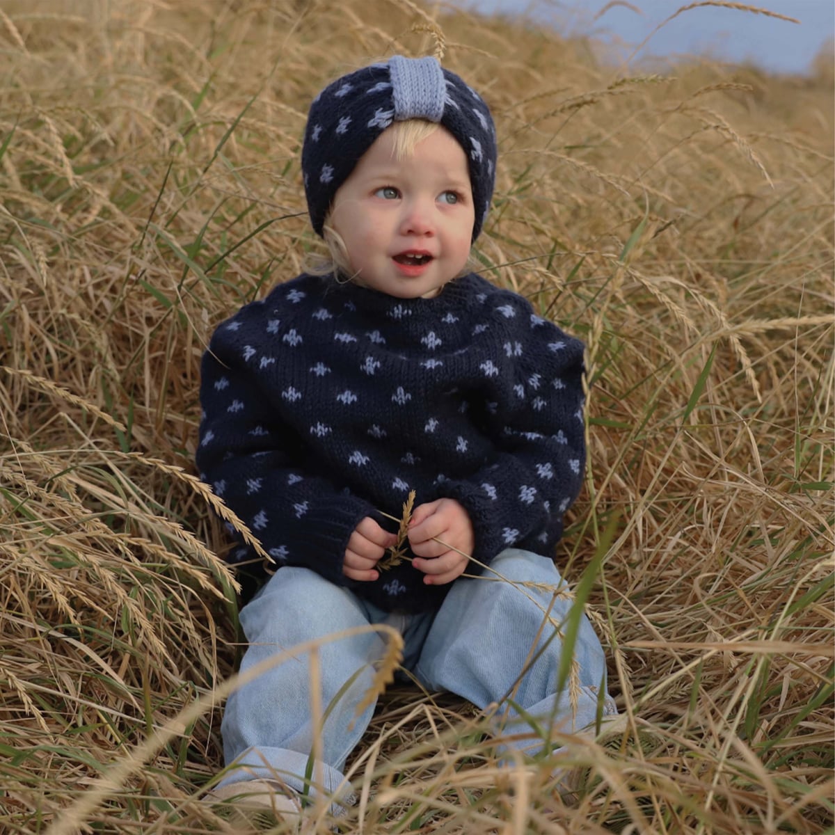 lola_KNIT0436_kids-sweater-headband_knitting-pattern_prjonauppskrift2.jpeg
