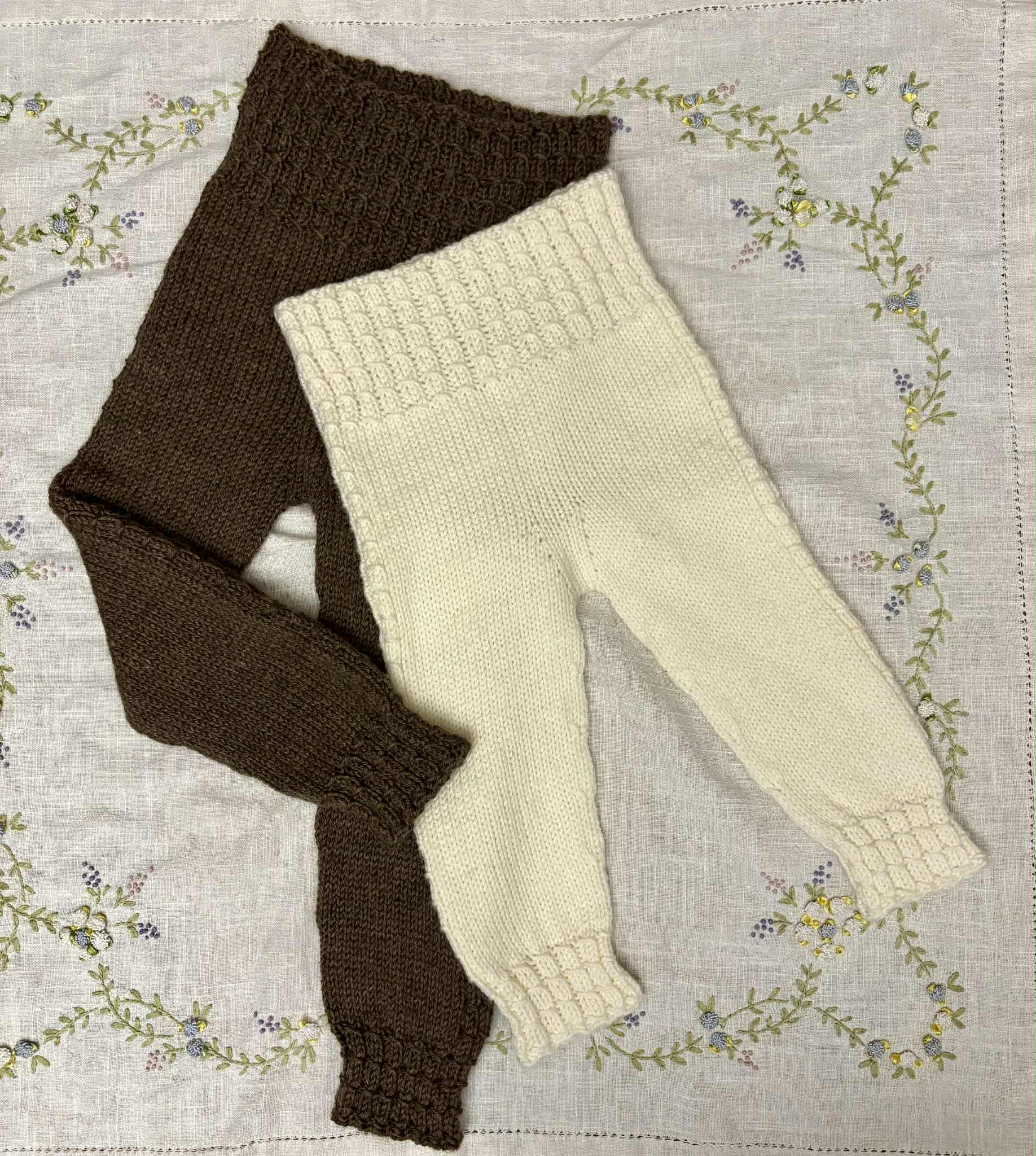 Fúsi children´s trousers knitting pattern