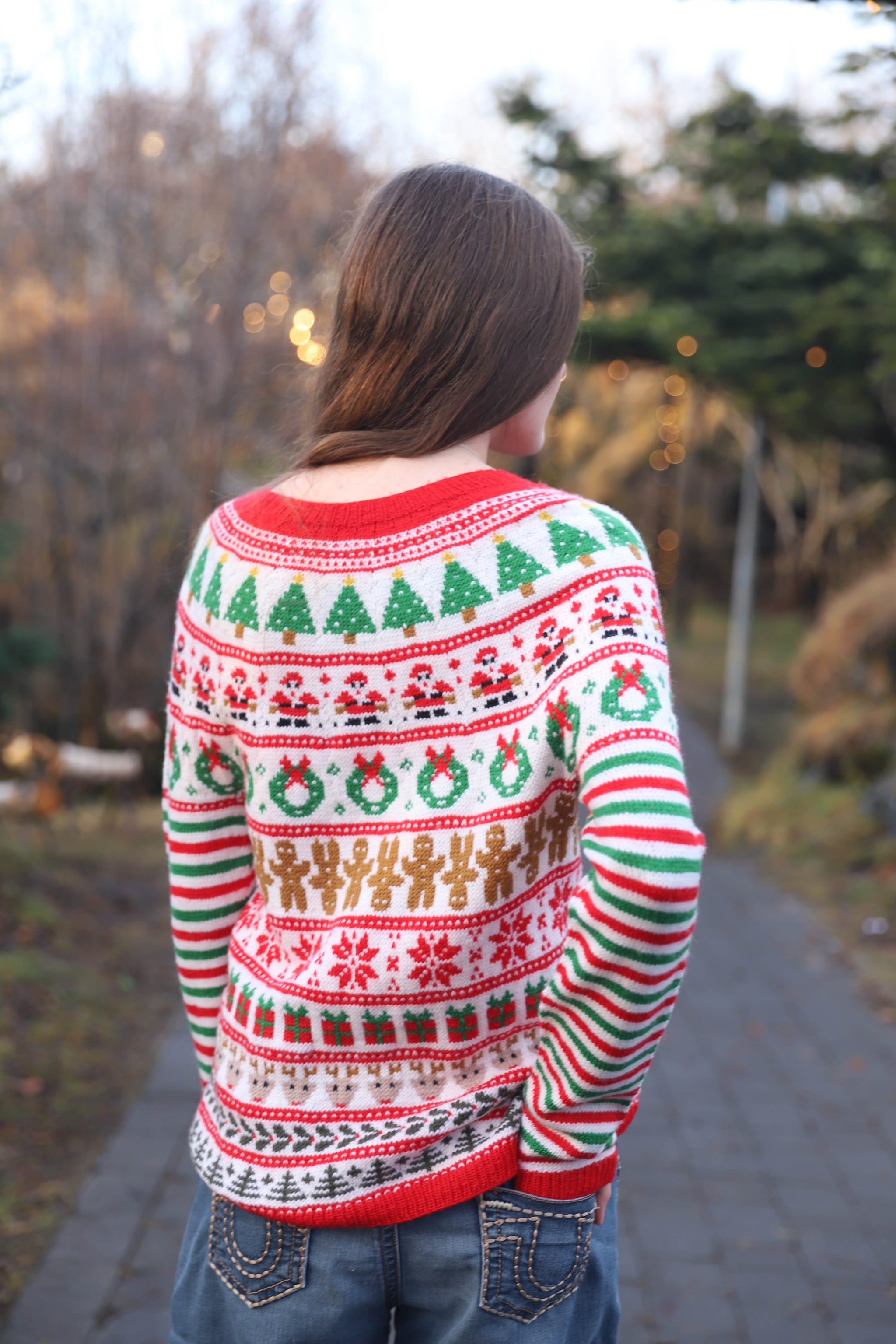 jolagledi_IV-001_buttoned-christmas-sweater_knitting-pattern_prjonauppskrift3.jpeg
