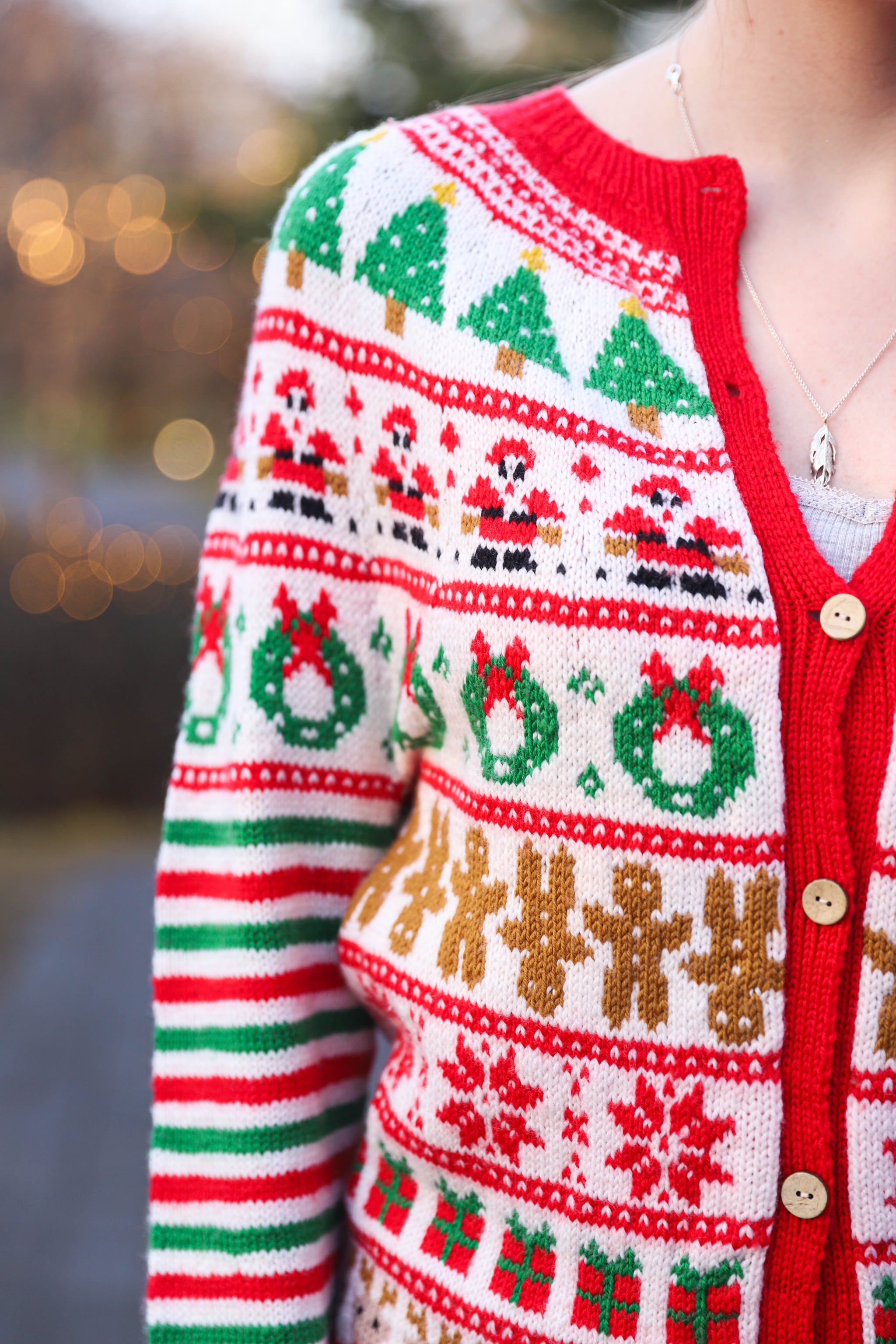 jolagledi_IV-001_buttoned-christmas-sweater_knitting-pattern_prjonauppskrift2.jpeg