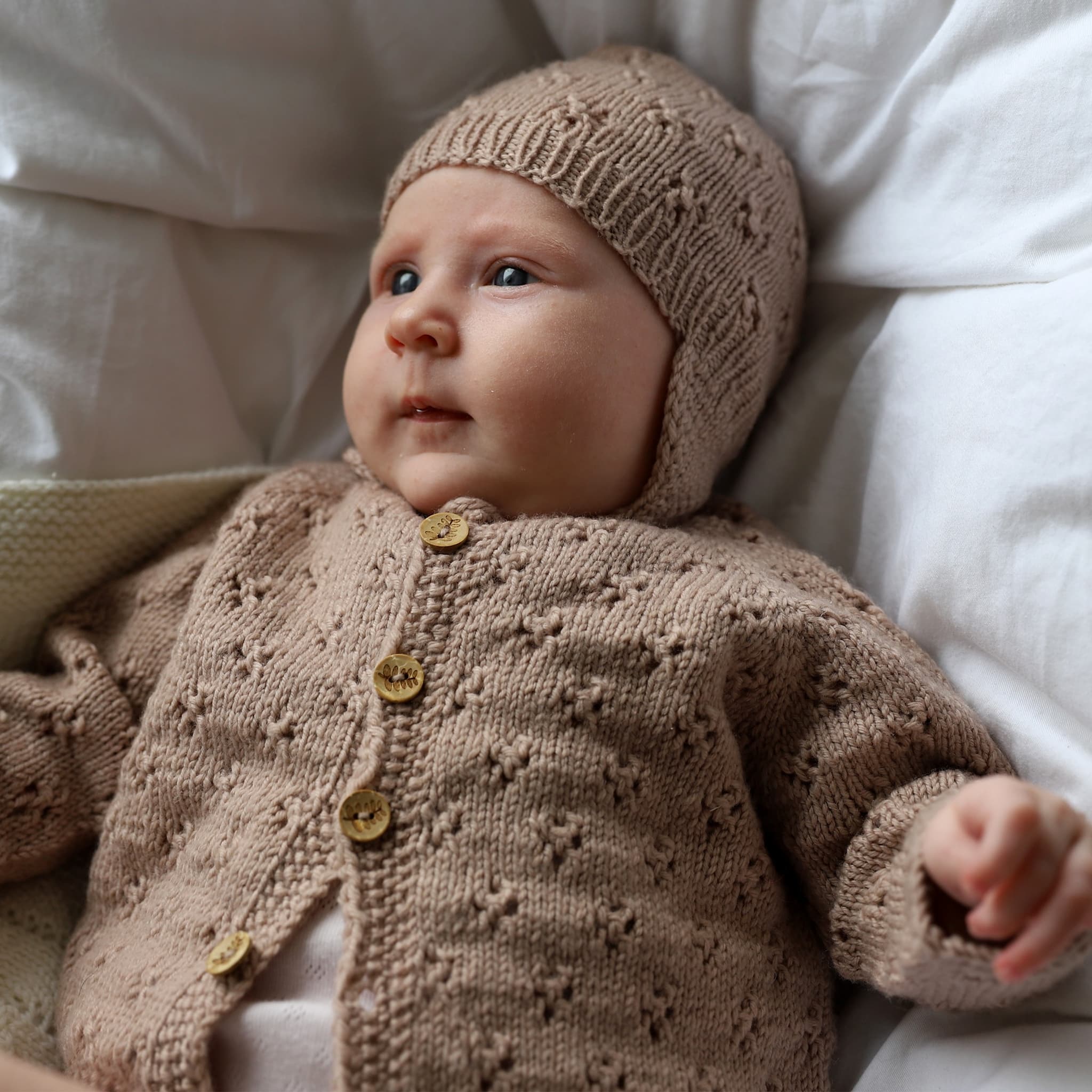 Blómstra newborn set knitting pattern